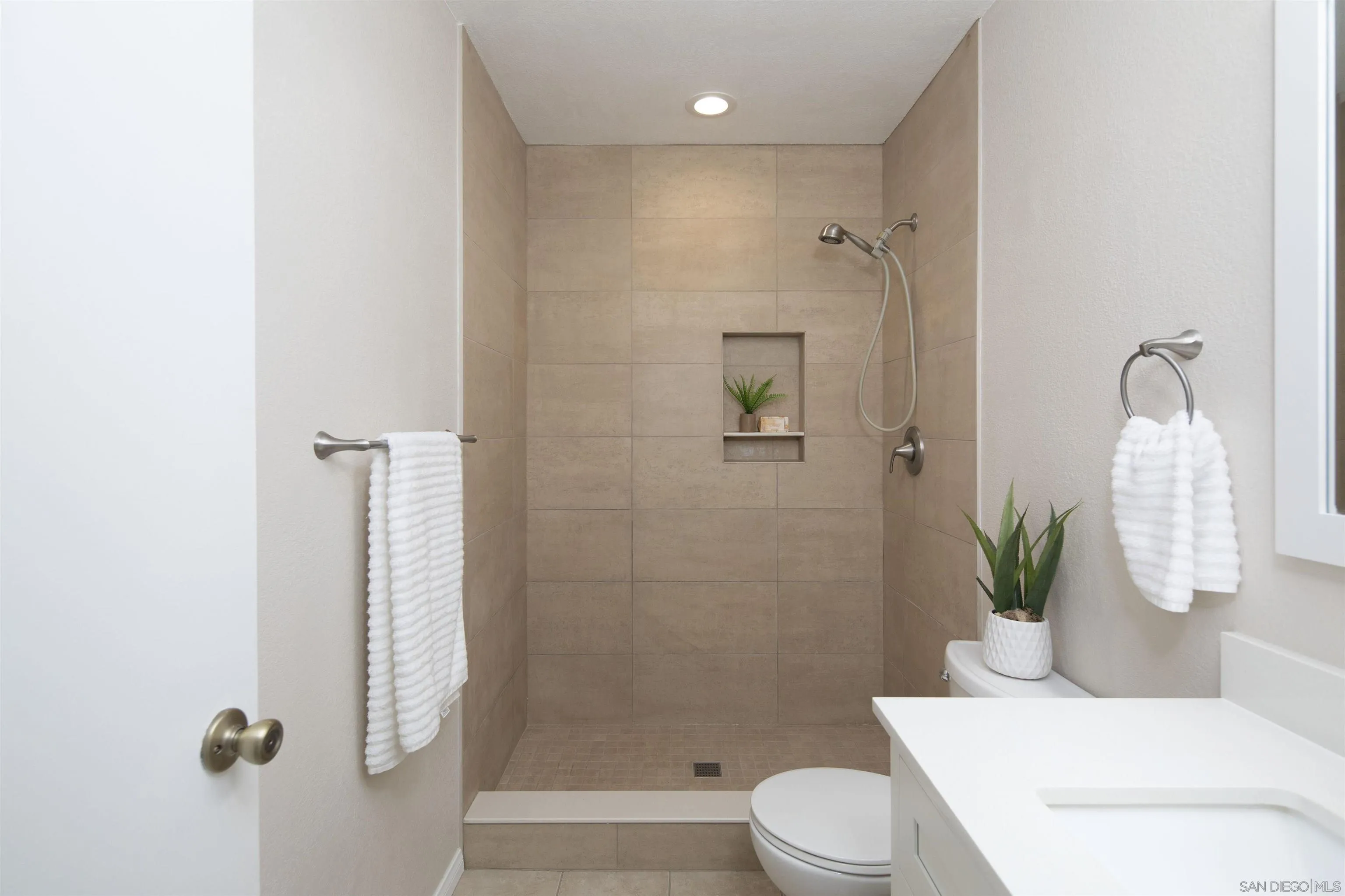 https://cdn.realtyfeed.com/cdn/127/260022319/05c5affa3a9832626a568845c1a755a1.webp