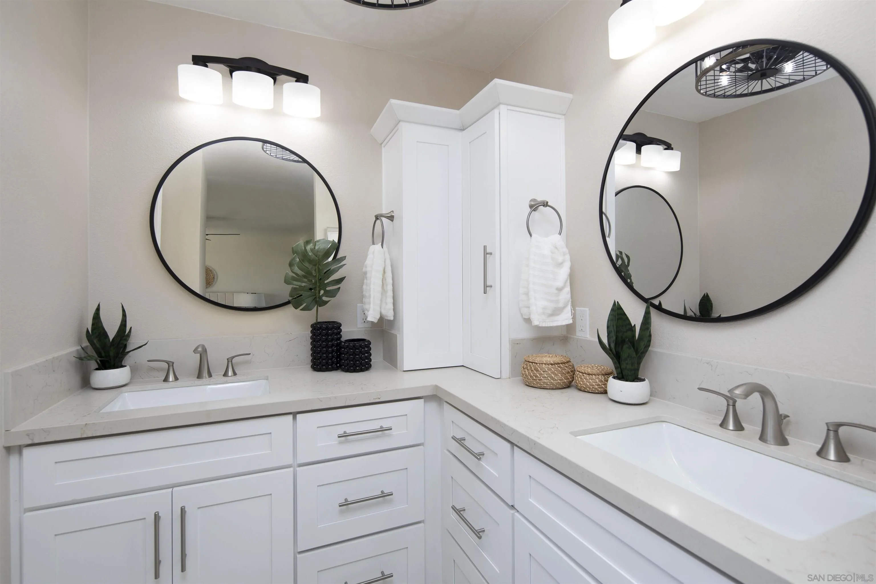 https://cdn.realtyfeed.com/cdn/127/260022319/0cbacab6b0d4578432a97c1809adb395.webp