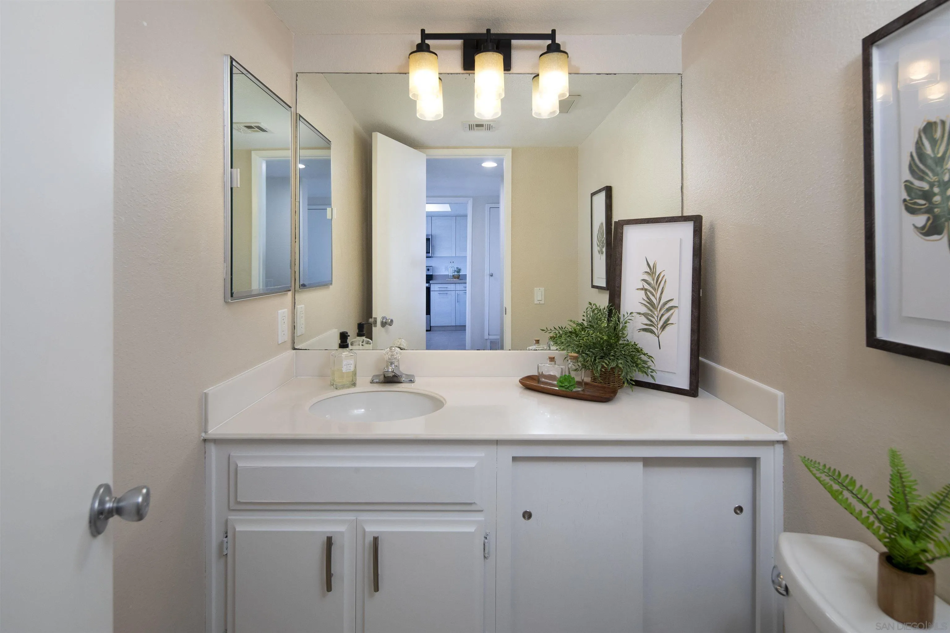 https://cdn.realtyfeed.com/cdn/127/260022319/143a2e8c985a160efd4c8b85e3d51b46.webp
