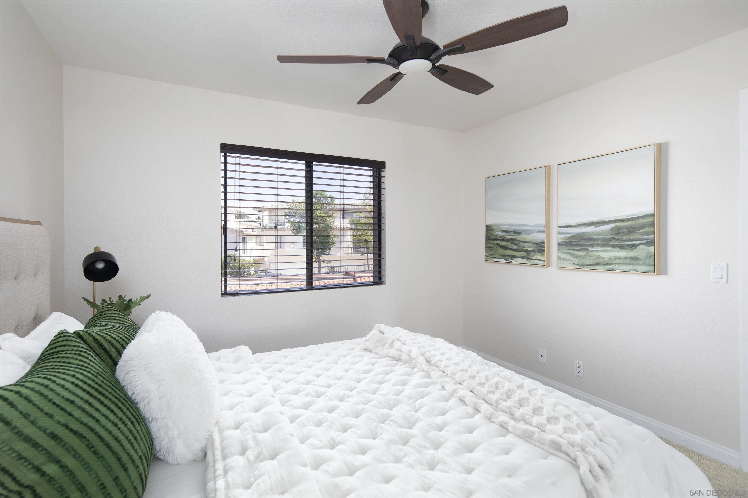 https://cdn.realtyfeed.com/cdn/127/260022319/42f4565b466789a95410edd44f3ae8eb.webp