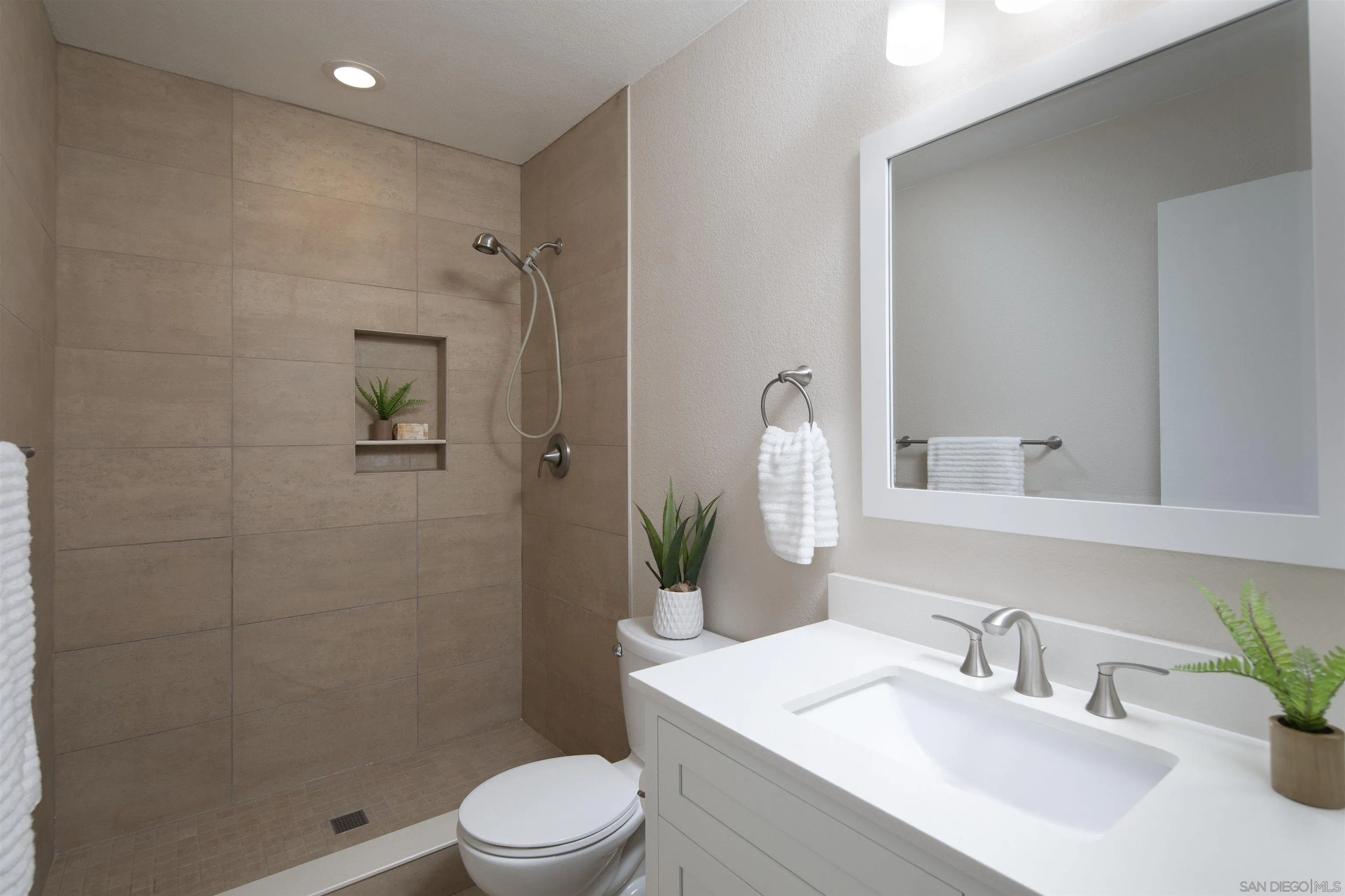 https://cdn.realtyfeed.com/cdn/127/260022319/49b8112dc290eefa5fc40969e345479b.webp