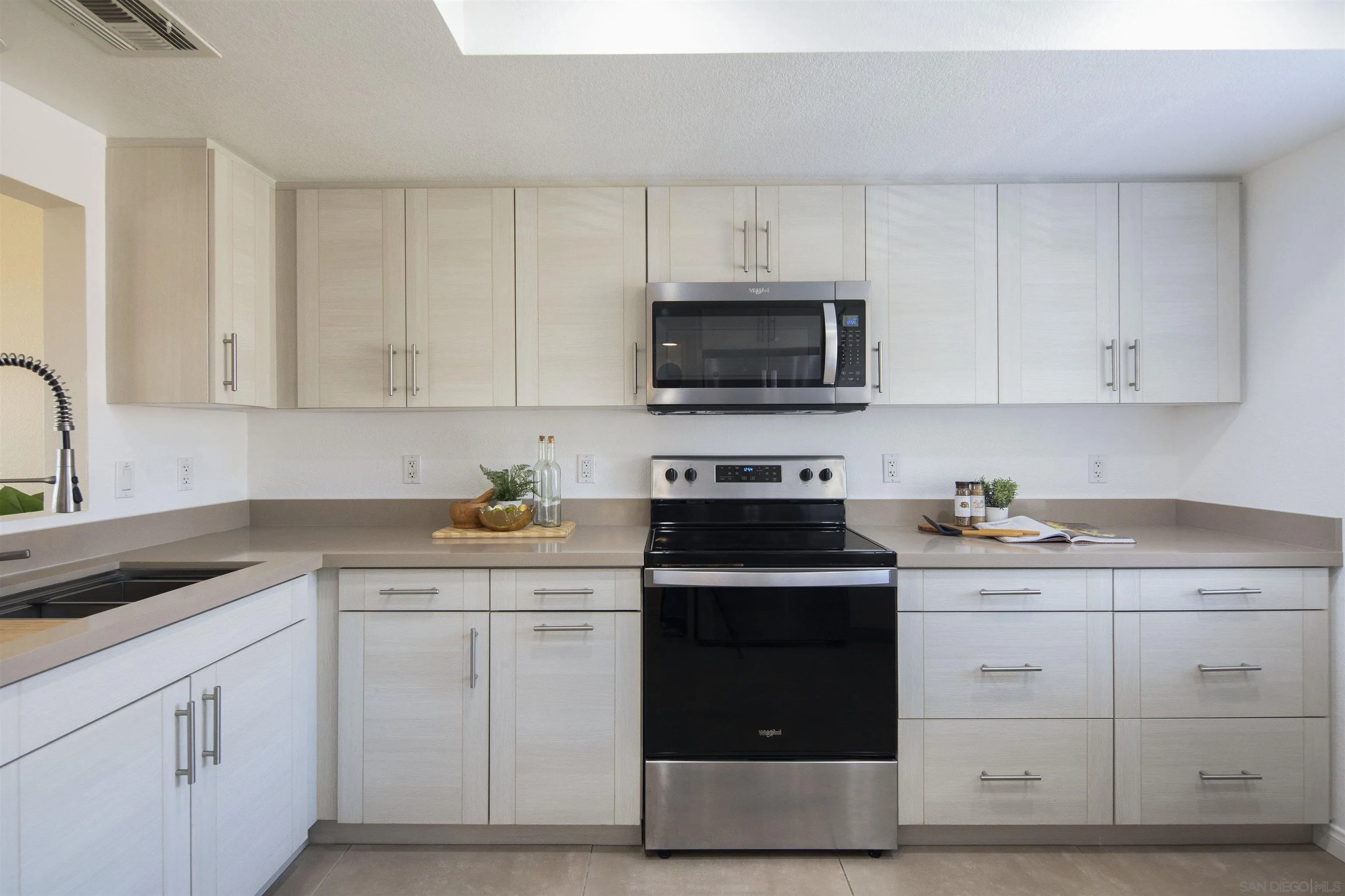 https://cdn.realtyfeed.com/cdn/127/260022319/6e6dcaa9d0535536beb7506251b6a35f.webp