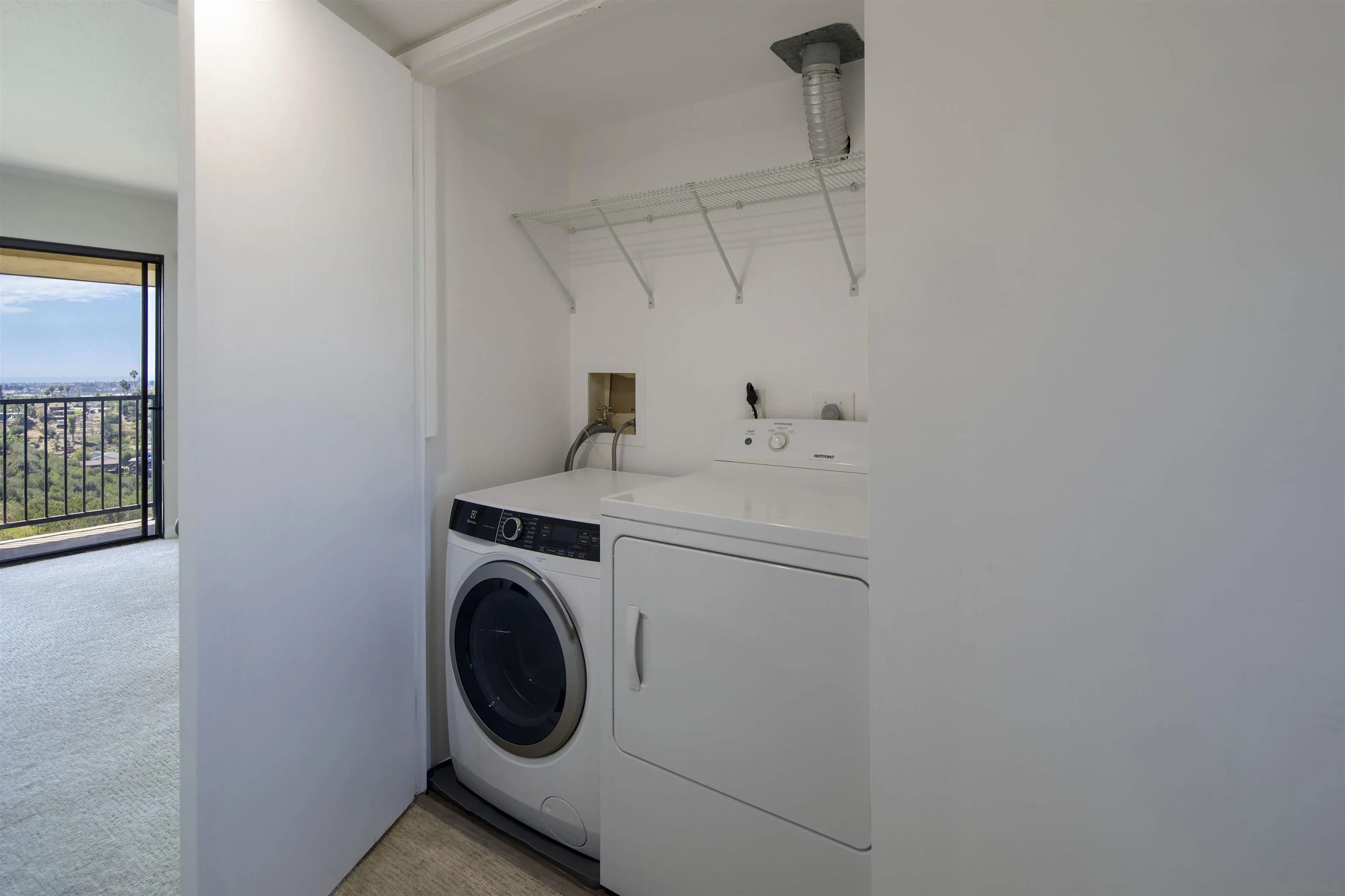 https://cdn.realtyfeed.com/cdn/127/260022319/6e8845022226b13ff349d03253e7d9b2.webp