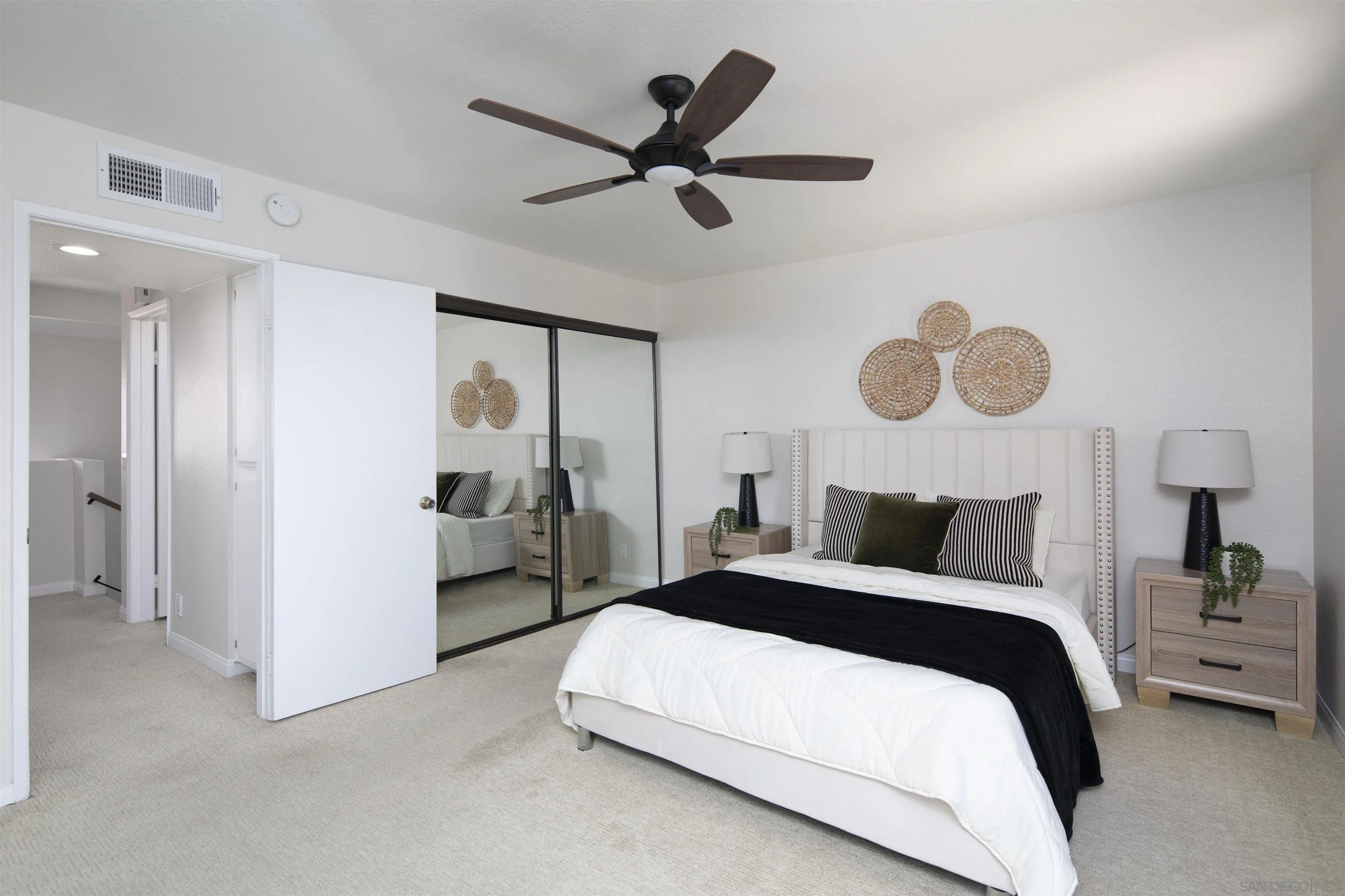 https://cdn.realtyfeed.com/cdn/127/260022319/fd2e2d8472be03317eb746ad0170f9d9.webp