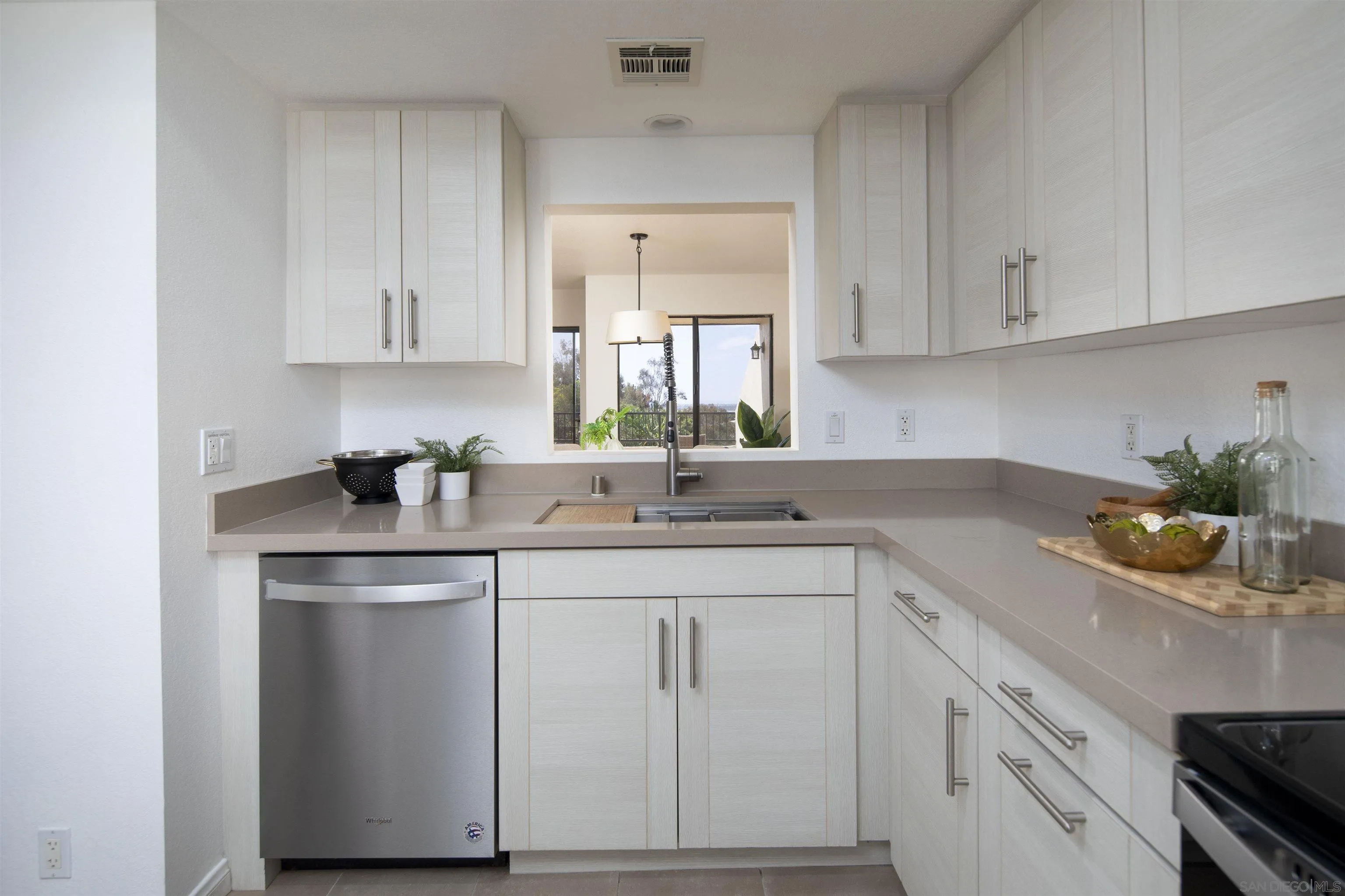 https://cdn.realtyfeed.com/cdn/127/260022319/fe37ec27d0d88fb48243247504a84387.webp