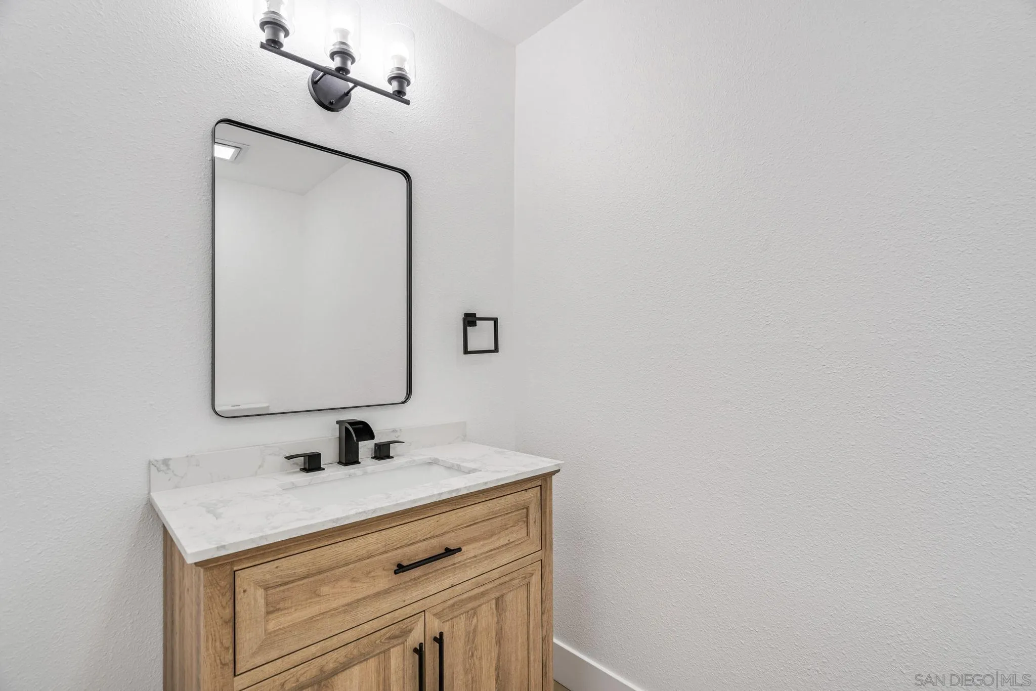 https://cdn.realtyfeed.com/cdn/127/260022325/05df054a5bba4959d9bcc2f3e73fac68.webp