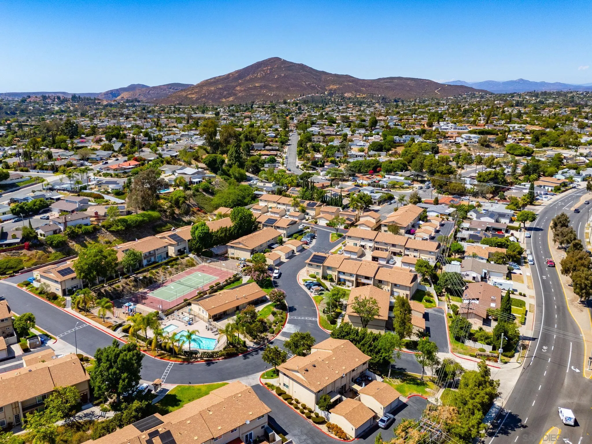 https://cdn.realtyfeed.com/cdn/127/260022325/a7eeb112f0106ee17b81e1178b2d658b.webp