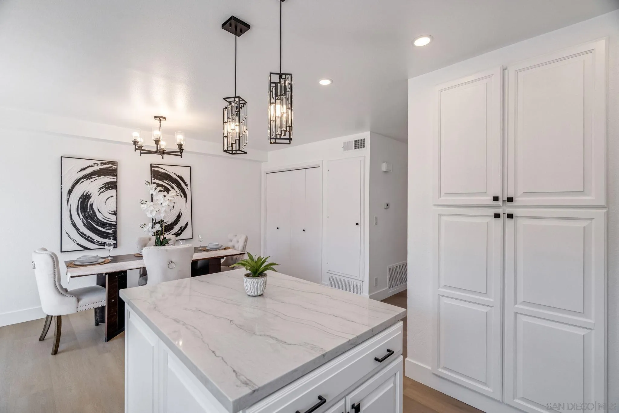 https://cdn.realtyfeed.com/cdn/127/260022325/f67505ba9a8280ef56f0f5565cb0a5ee.webp