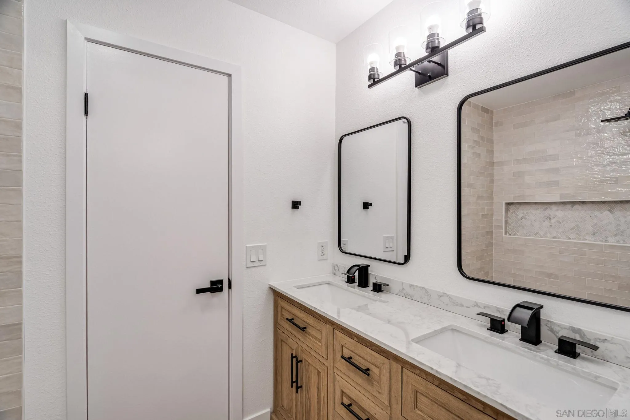 https://cdn.realtyfeed.com/cdn/127/260022325/fb3c194642d907852d539a46b295818b.webp