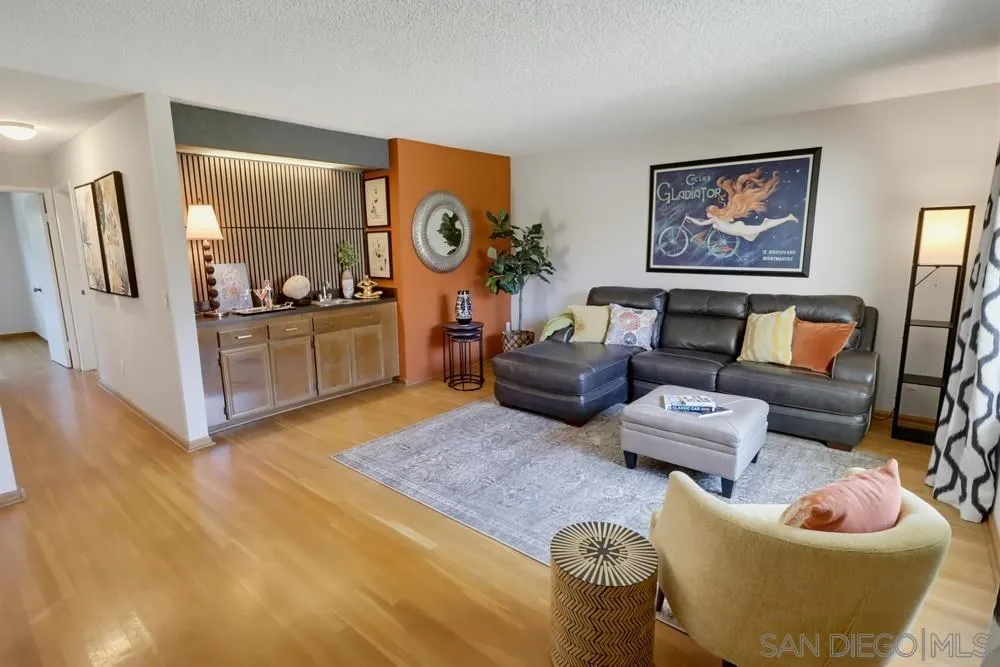 https://cdn.realtyfeed.com/cdn/127/260022327/165273aa0f0de516d51697a71b754278.webp