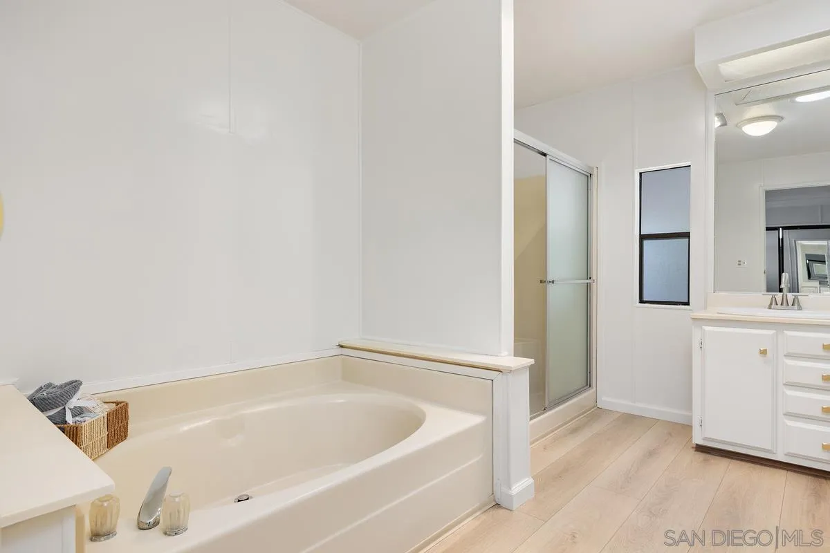 https://cdn.realtyfeed.com/cdn/127/260022331/cf6aea37eb7c42636041f946943b15c0.webp