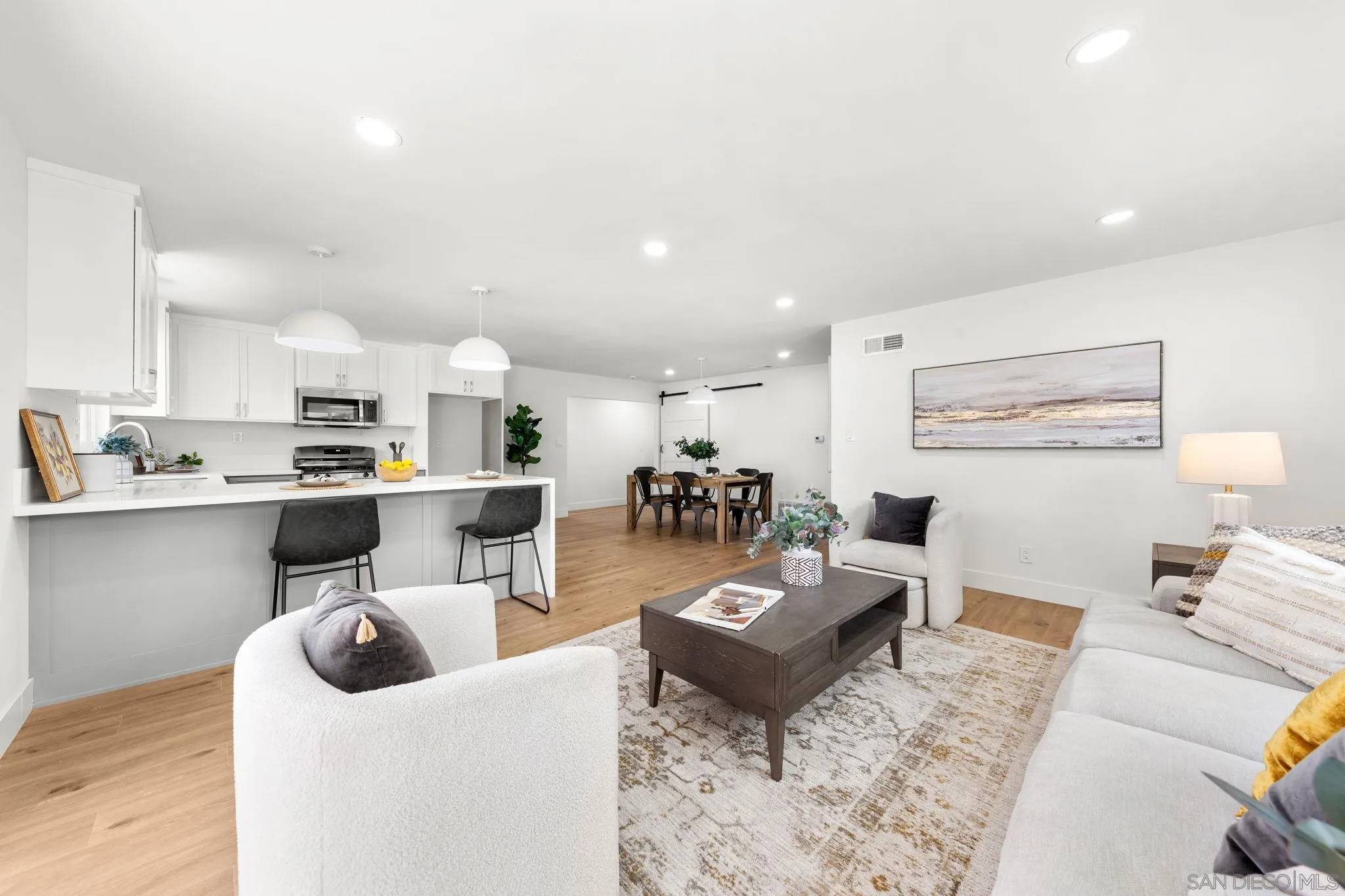 https://cdn.realtyfeed.com/cdn/127/260022339/44167e846e4c656e881911391192e7d2.webp