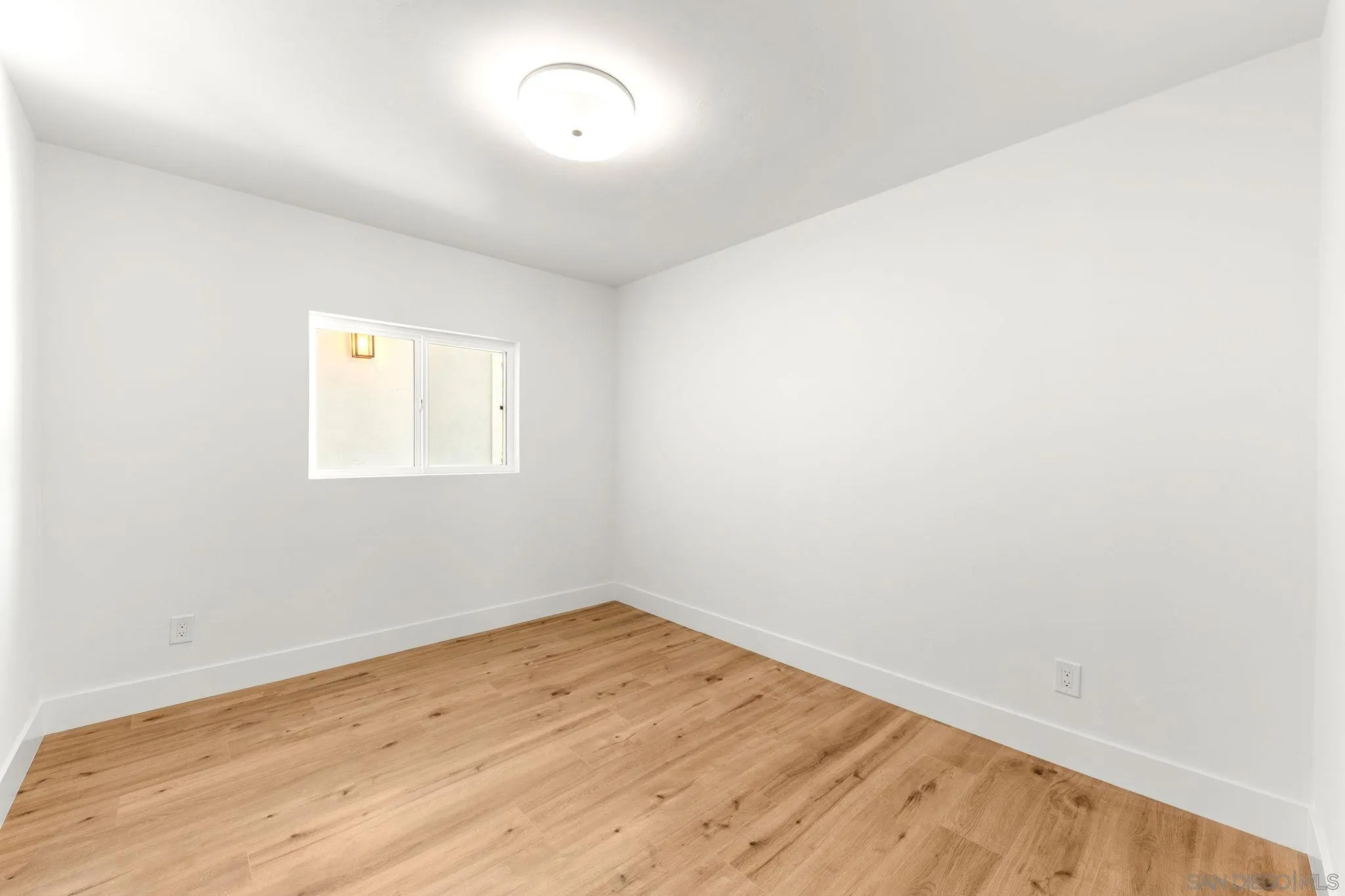https://cdn.realtyfeed.com/cdn/127/260022339/be7d4eb2281f9eec284f2536ca27053f.webp