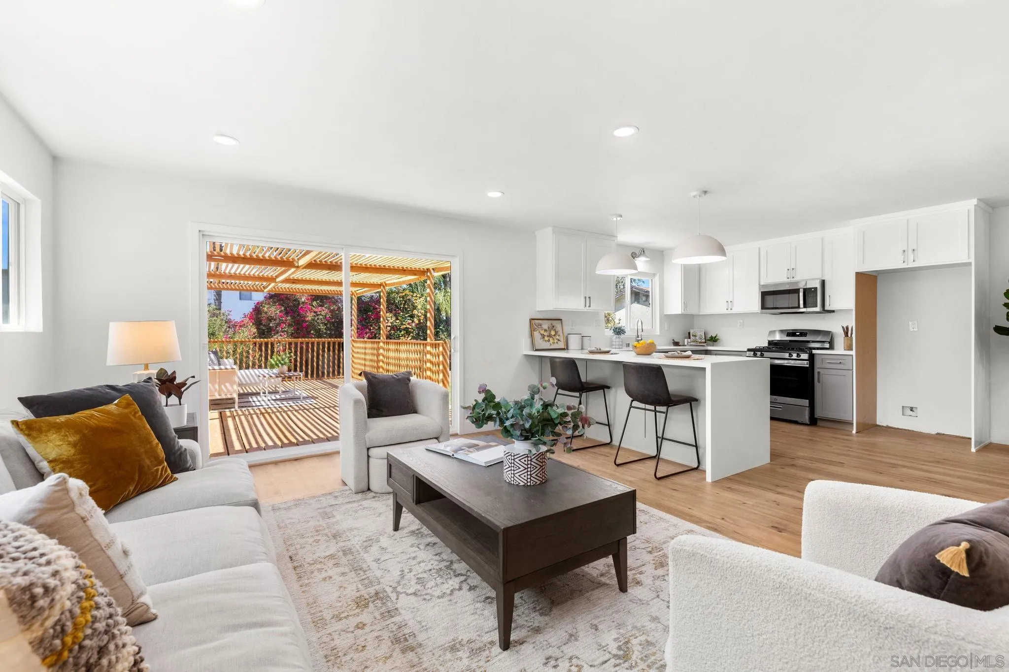 https://cdn.realtyfeed.com/cdn/127/260022339/f1931071aa6d746abfea35cca5d93f46.webp