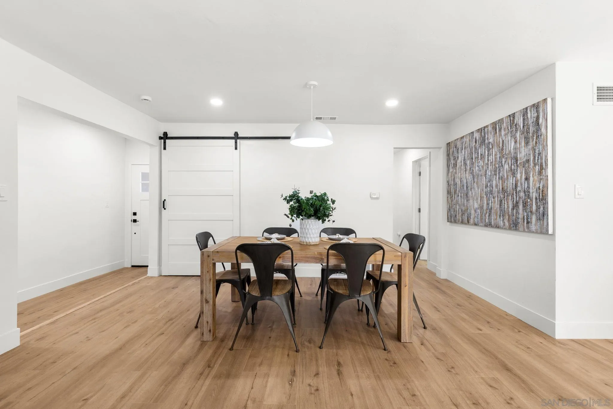 https://cdn.realtyfeed.com/cdn/127/260022339/fa7ffe0b05be7319b43162cf2e7ce756.webp
