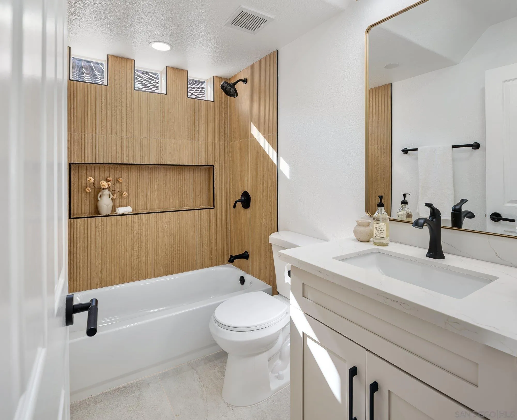 https://cdn.realtyfeed.com/cdn/127/260022340/20586eec9f6cca7422a721493bfcb6cc.webp