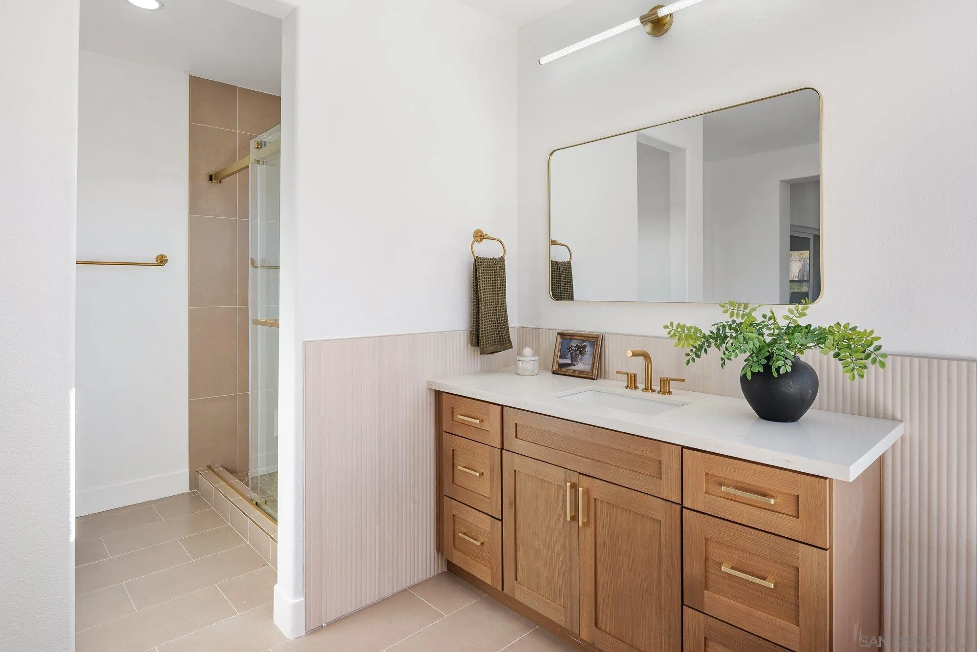 https://cdn.realtyfeed.com/cdn/127/260022340/49c3b9aa37ea7ebfd1ced2a49d25abde.webp