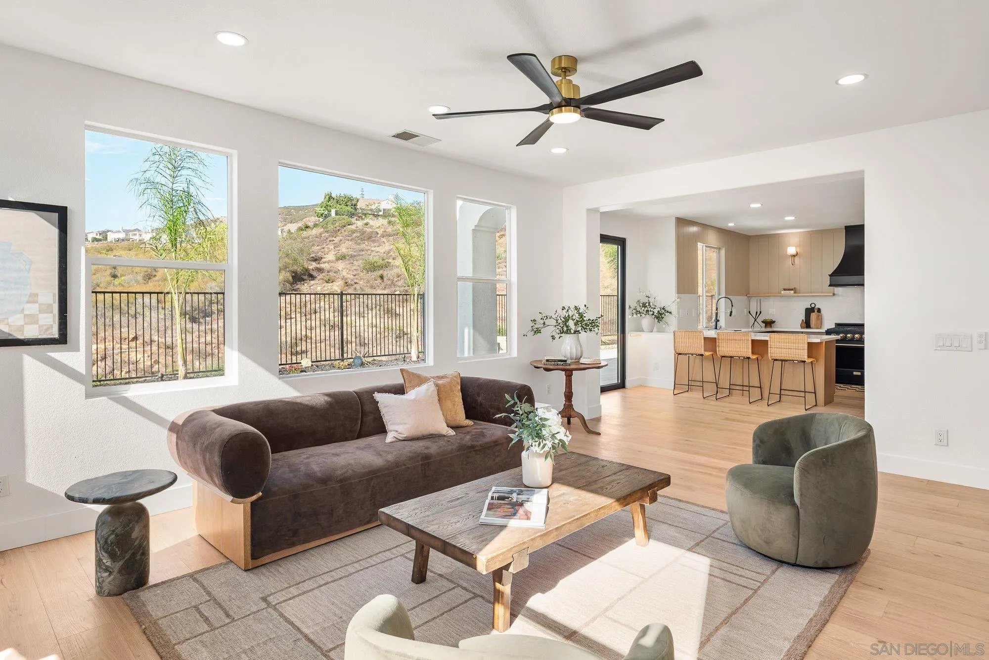 https://cdn.realtyfeed.com/cdn/127/260022340/6bf2bf118f923f76300a5d7223fbce04.webp