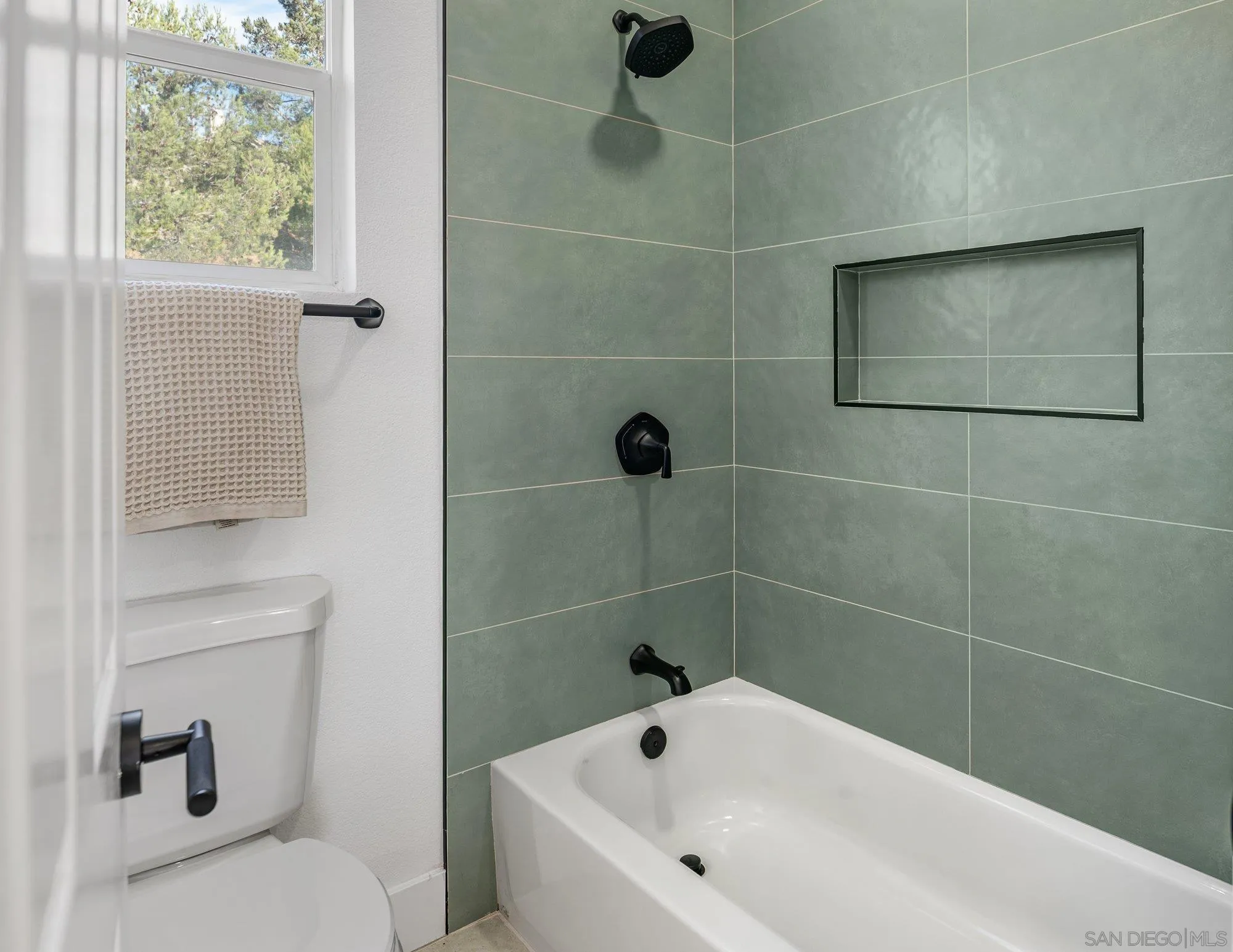 https://cdn.realtyfeed.com/cdn/127/260022340/848986975674f78fcdb4446b3a6f035e.webp