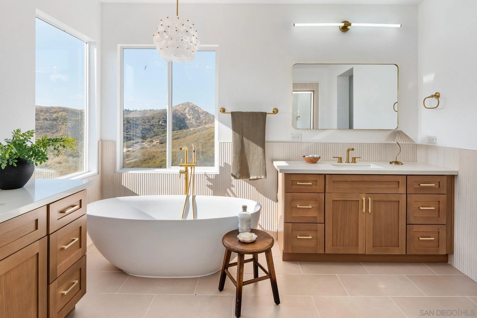 https://cdn.realtyfeed.com/cdn/127/260022340/e956c9f3d77905347b1f660e9f2fd43a.webp