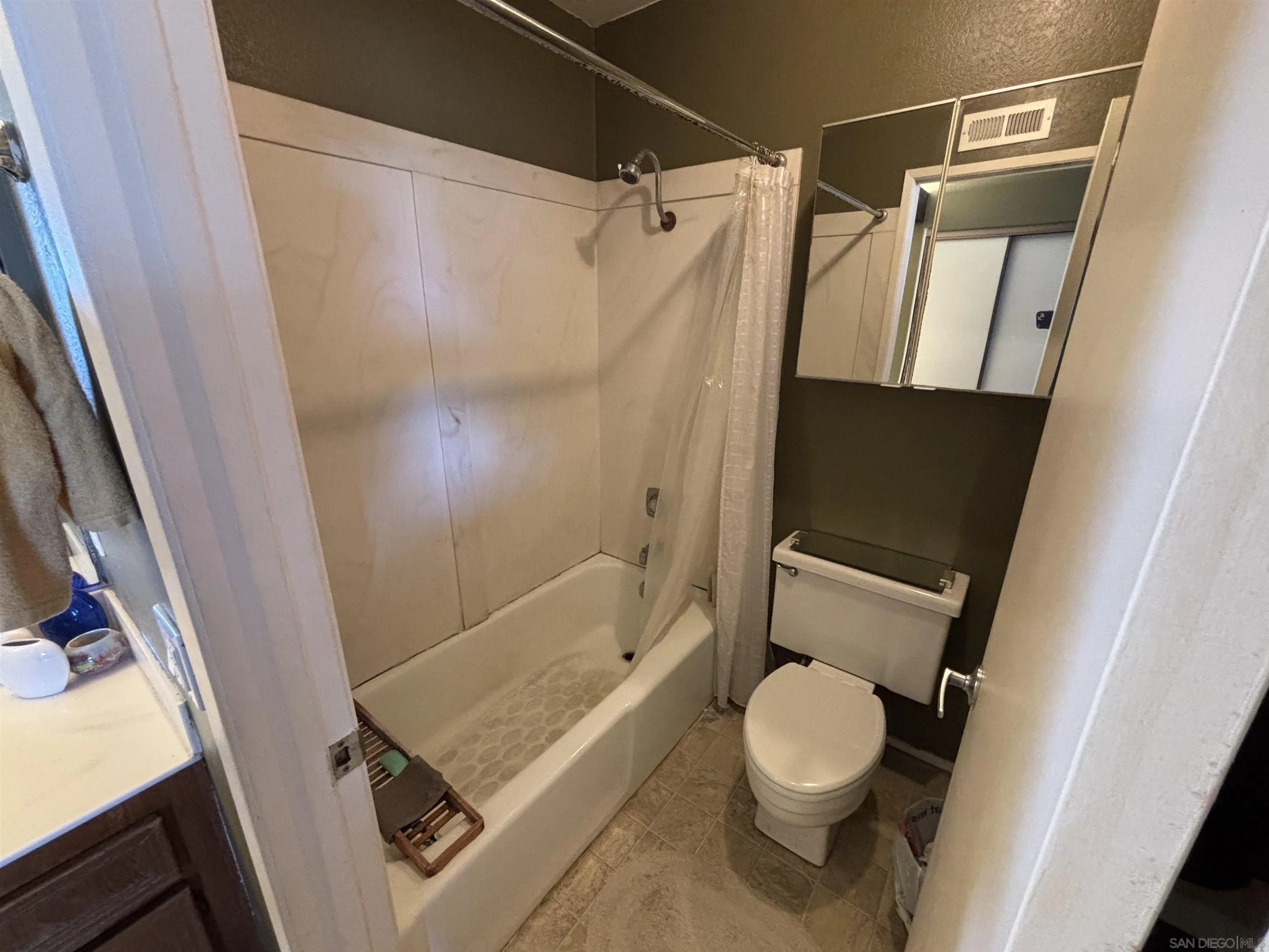 https://cdn.realtyfeed.com/cdn/127/260022346/5fc338cf2a6756e58f9dc24970c1c62c.webp