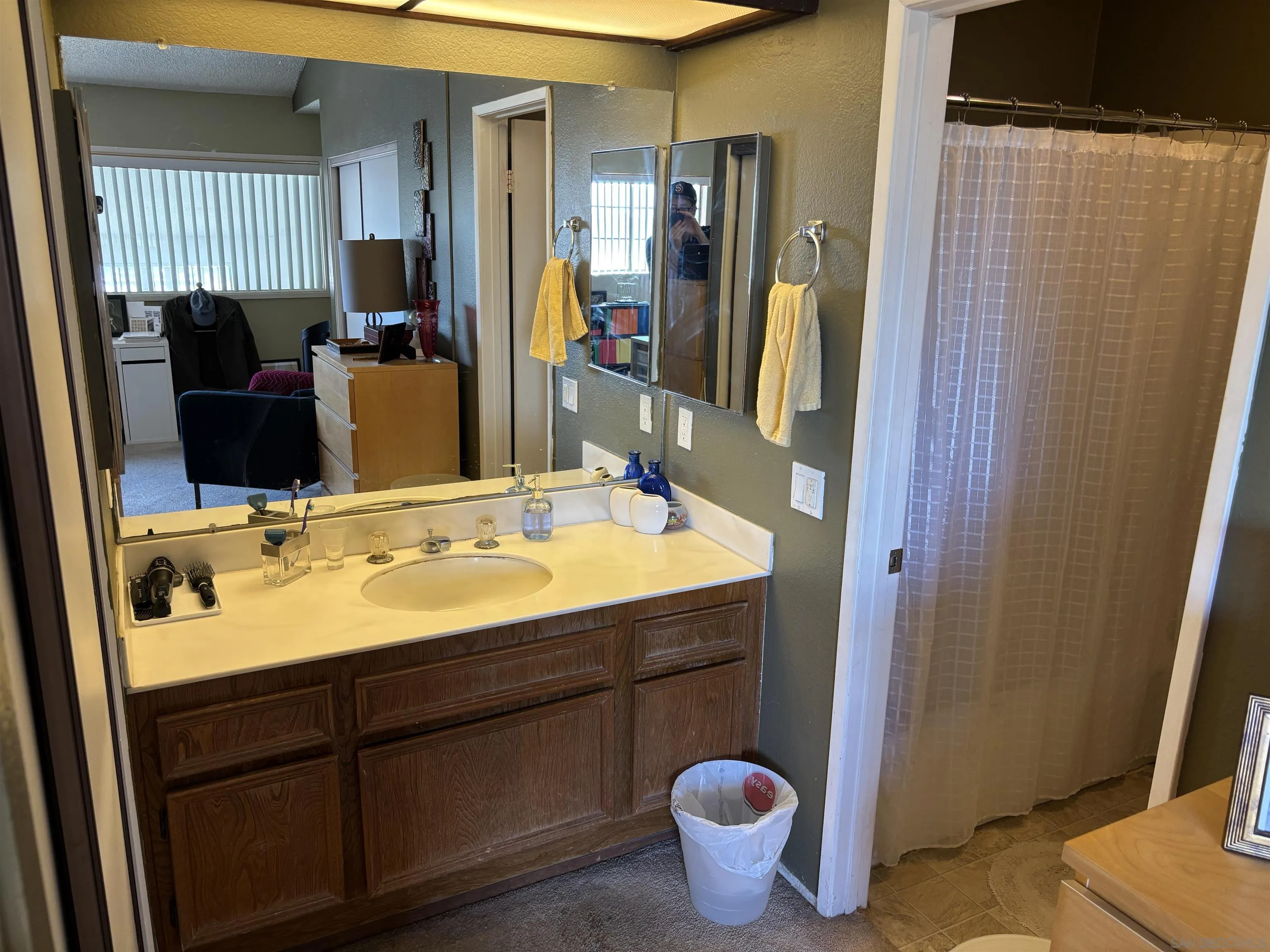https://cdn.realtyfeed.com/cdn/127/260022346/ab1e50b192e474e2294a22ce7eddd7b9.webp