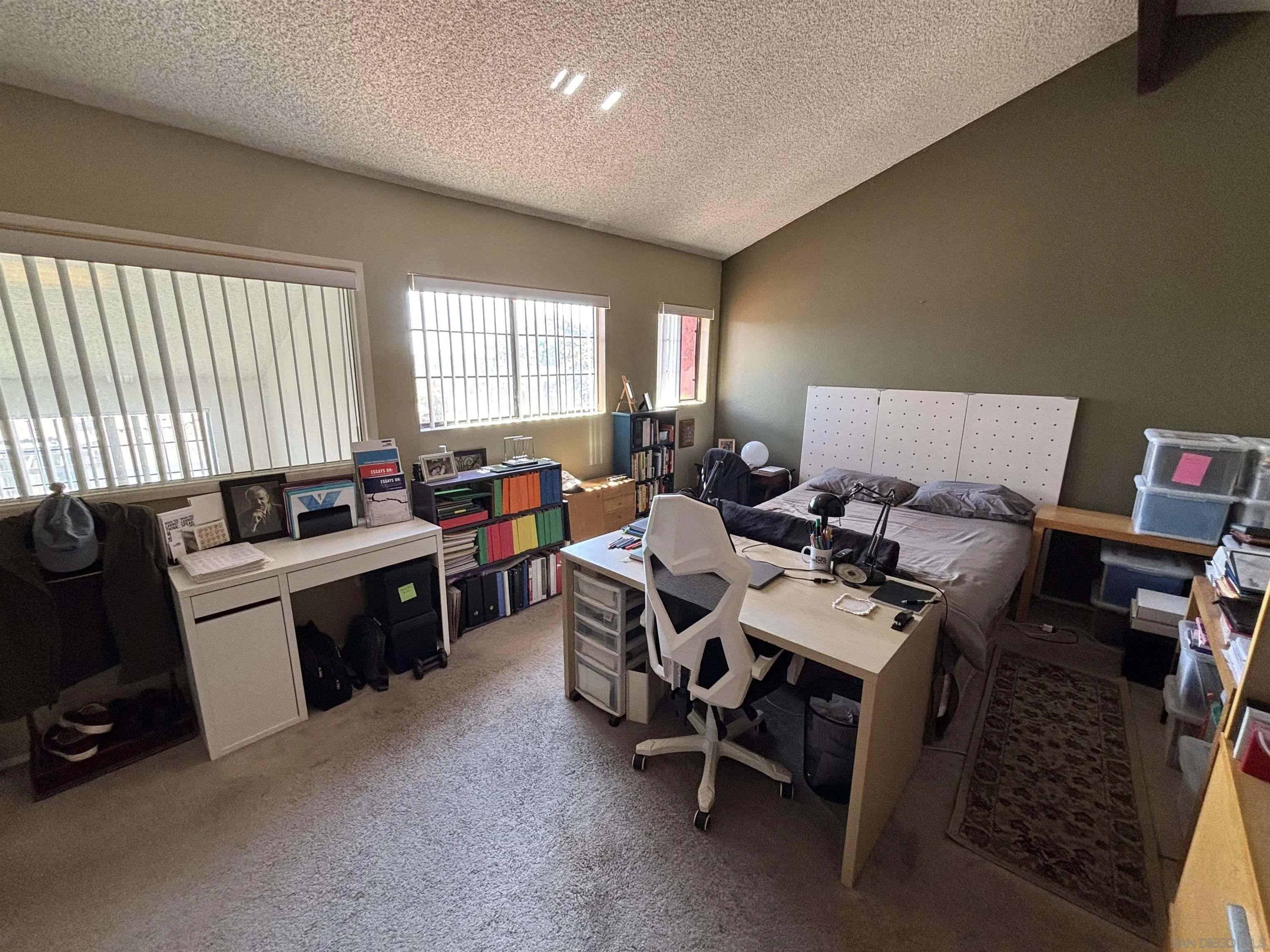 https://cdn.realtyfeed.com/cdn/127/260022346/fe5685b202cfe93cd4500ca1293eba66.webp