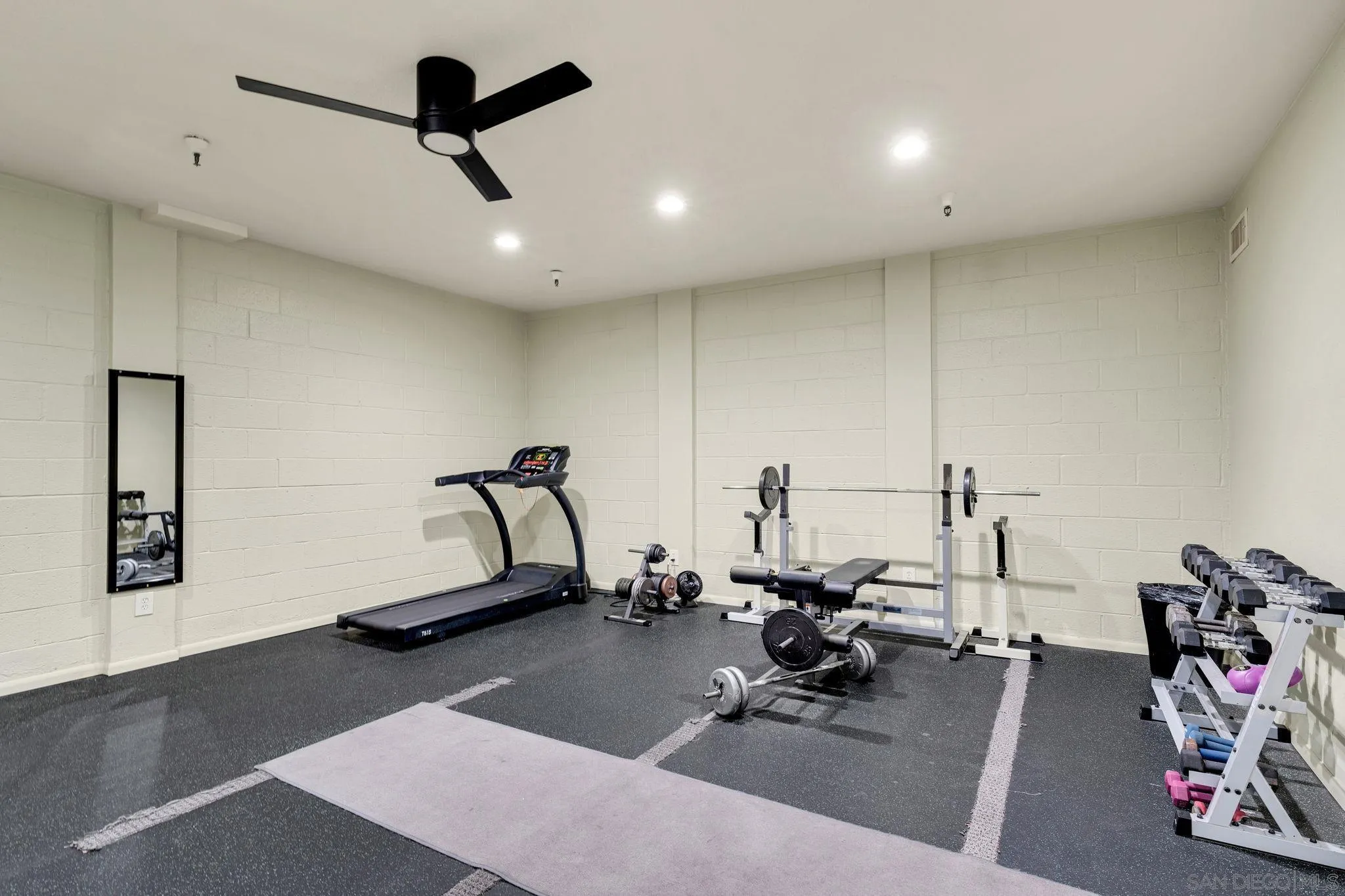 https://cdn.realtyfeed.com/cdn/127/260022347/0c4d0651d1243450ee63365258a905e3.webp