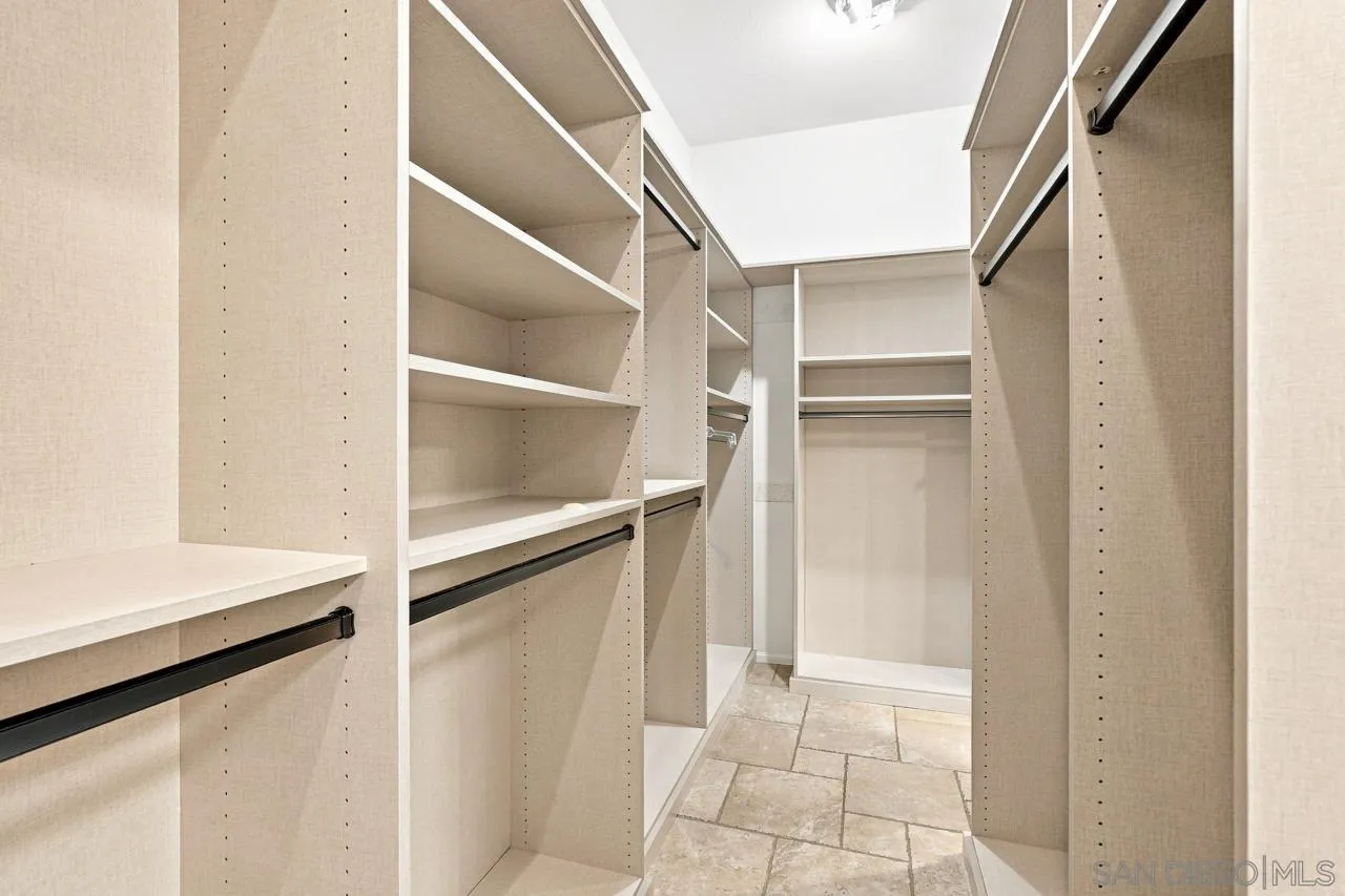 https://cdn.realtyfeed.com/cdn/127/260022353/1901551f0d0ecda330ec03a09b58fb66.webp