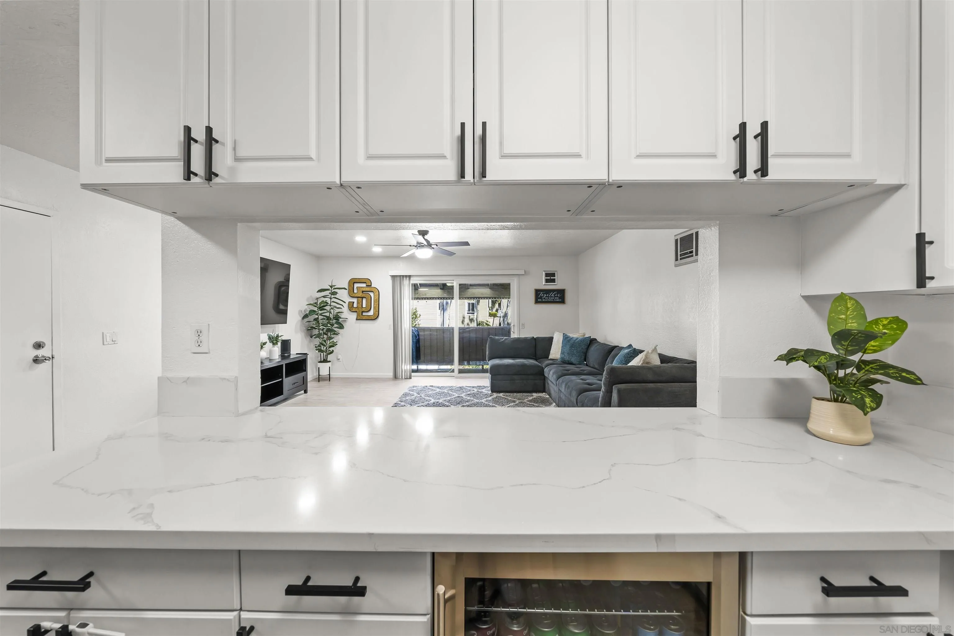 https://cdn.realtyfeed.com/cdn/127/260022356/128d5bcba66d9461f56941715b5b23e8.webp