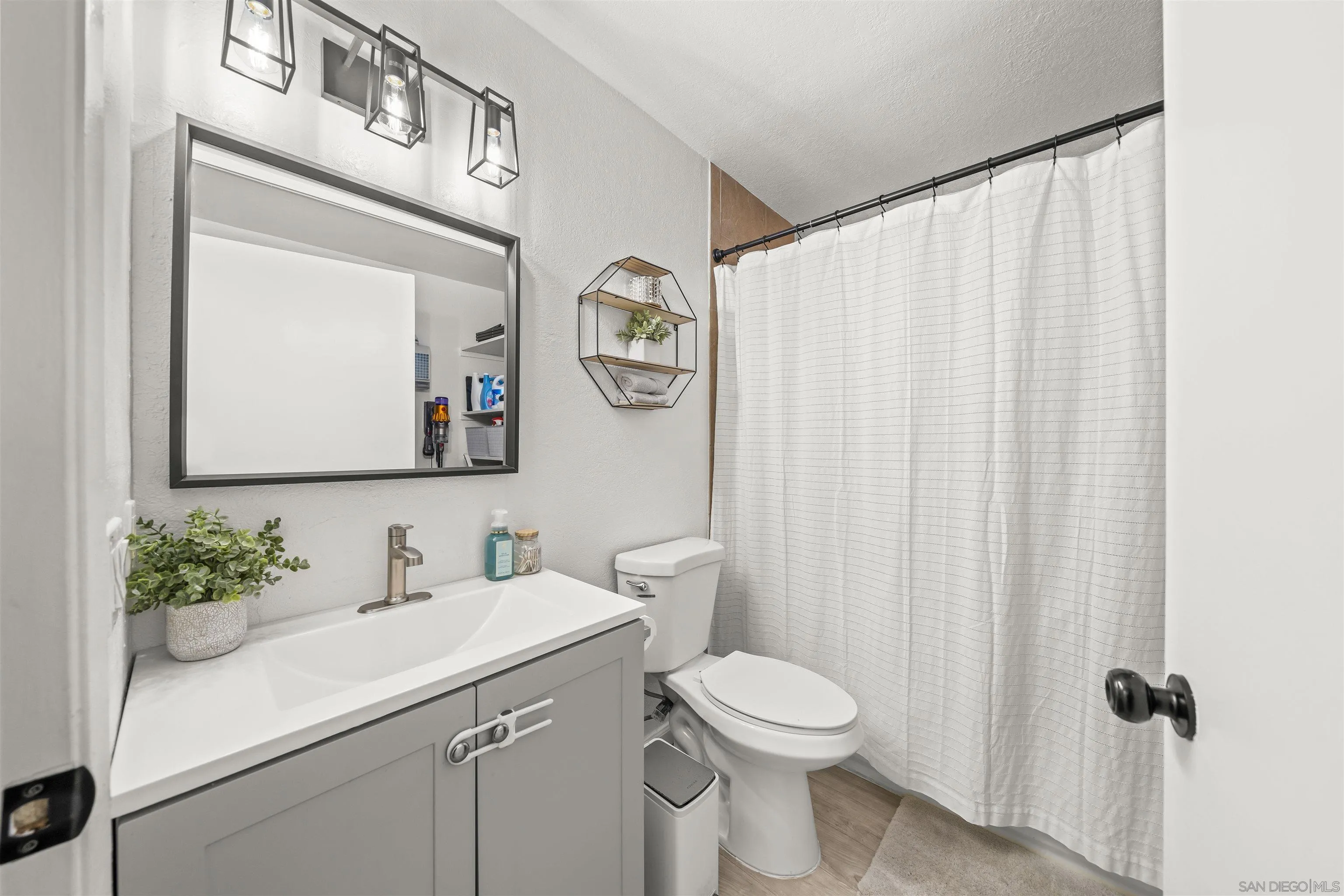 https://cdn.realtyfeed.com/cdn/127/260022356/629a422f5d416beaf8aae38c296d7b1a.webp