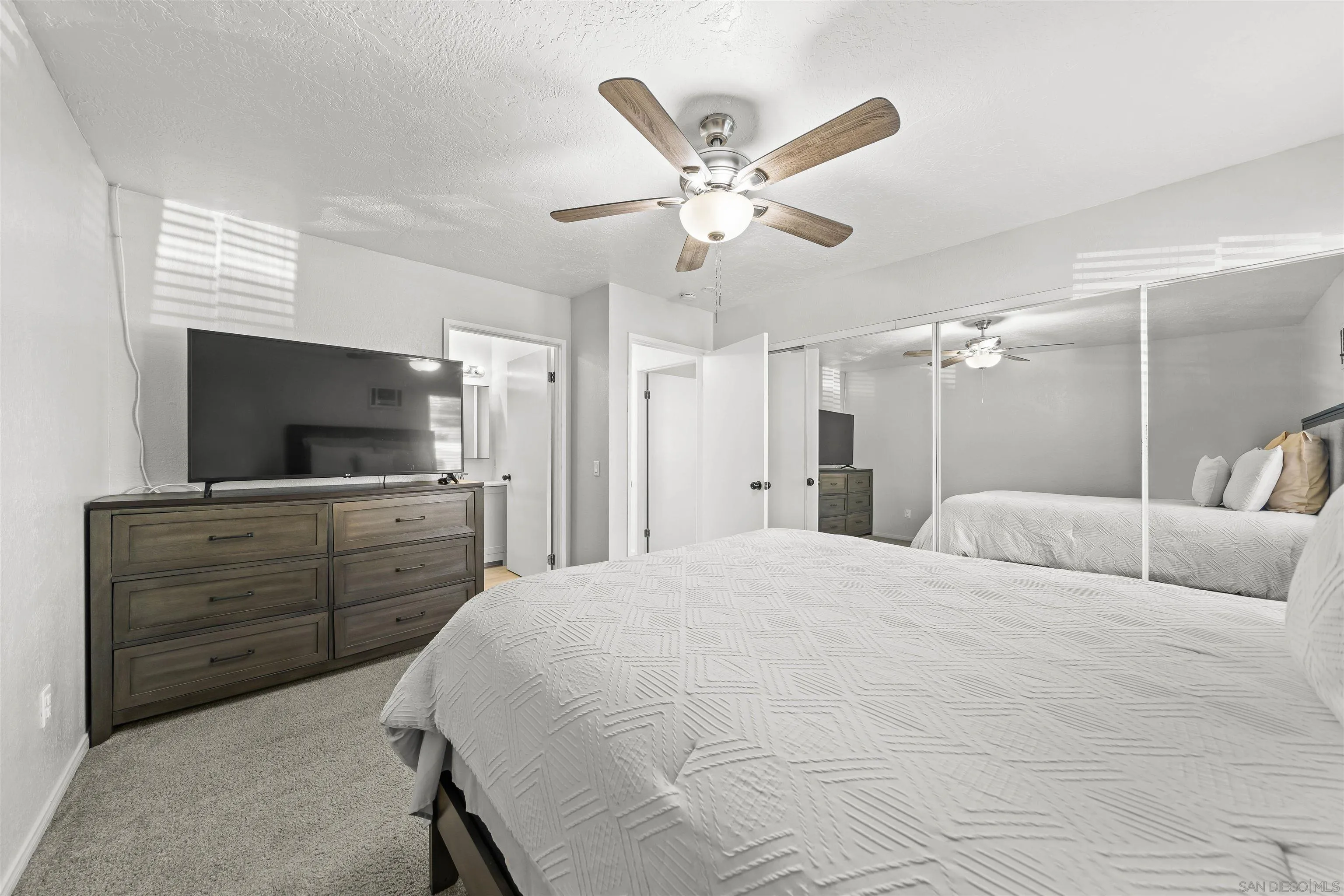 https://cdn.realtyfeed.com/cdn/127/260022356/8df1aeb7e0518dc578cee99d7b6d0ad4.webp