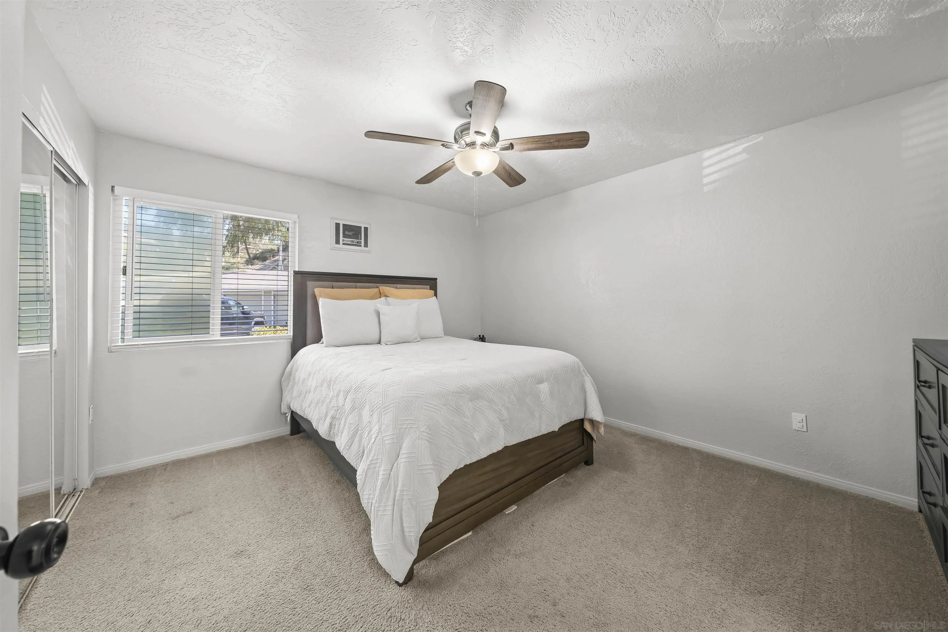https://cdn.realtyfeed.com/cdn/127/260022356/912c6023a4a930e4027b4b75a0de68a6.webp