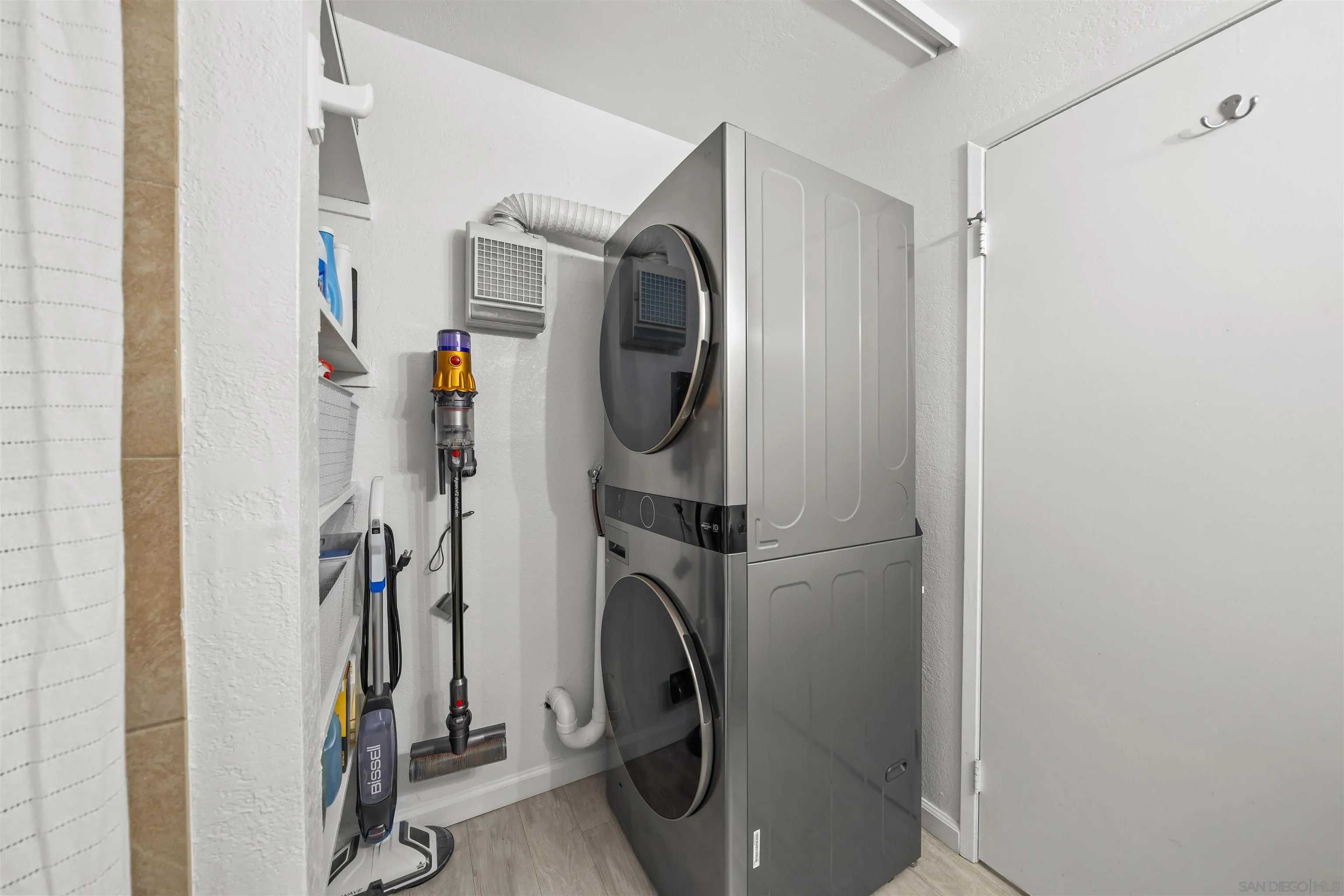 https://cdn.realtyfeed.com/cdn/127/260022356/a8c2016e6d13723f58745b33675f7e51.webp