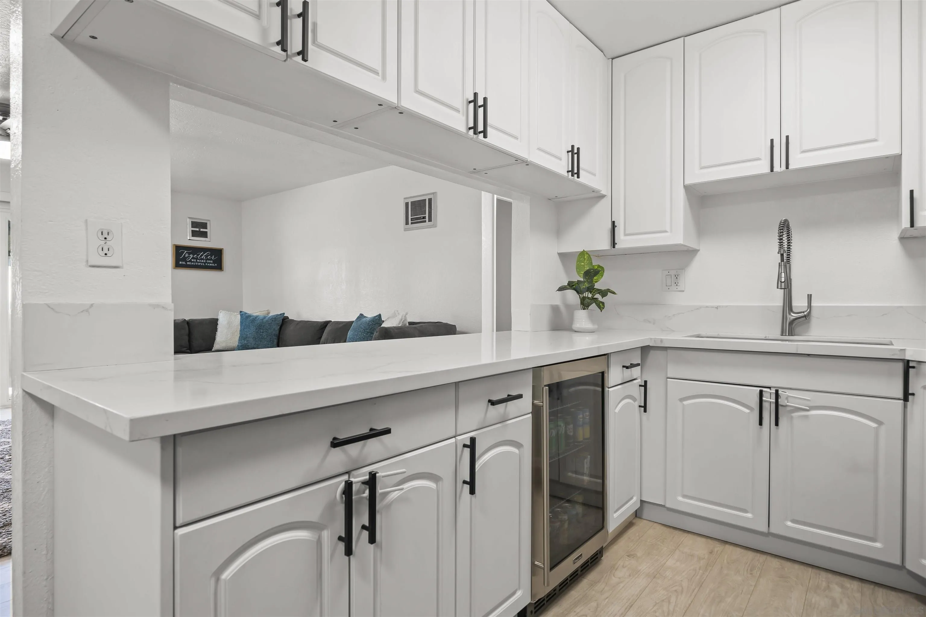 https://cdn.realtyfeed.com/cdn/127/260022356/e8b13f30def829939cd9655955bcf174.webp