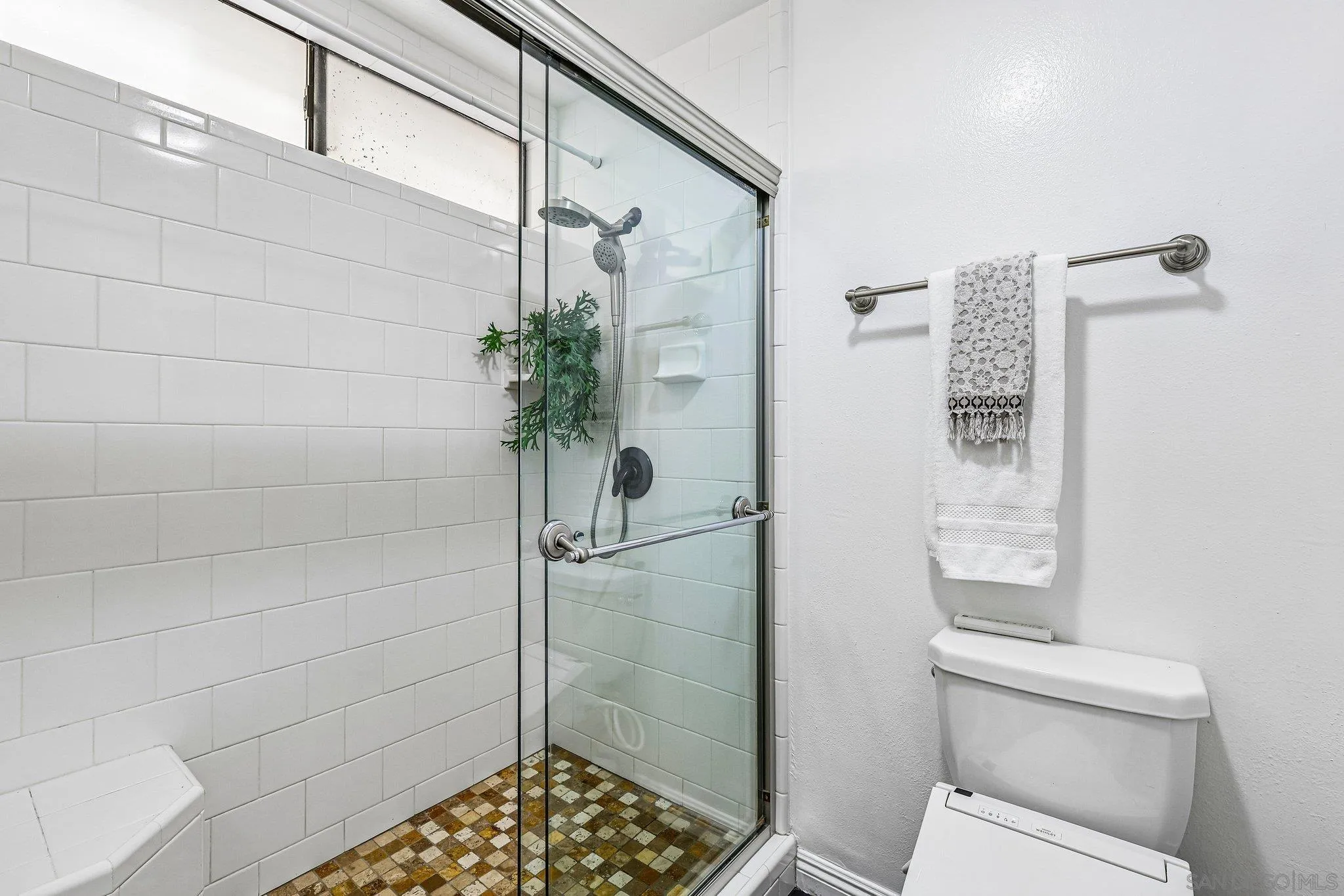 https://cdn.realtyfeed.com/cdn/127/260022358/16e0944853d5bed5de09aa8342f3952a.webp