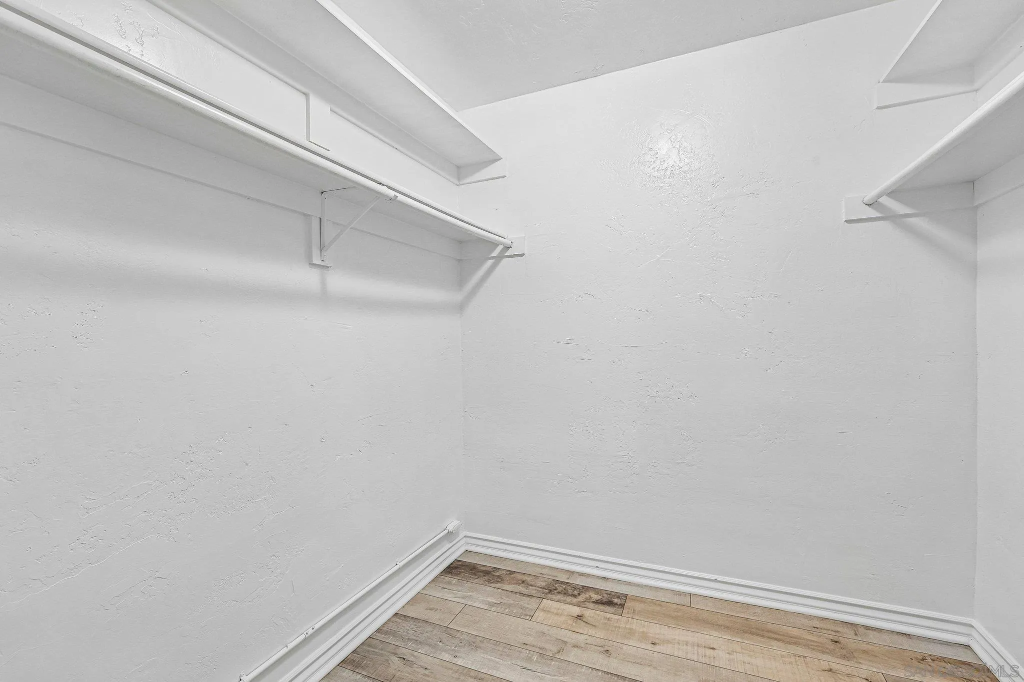 https://cdn.realtyfeed.com/cdn/127/260022358/49a7406fc7d2b7bc3e082c50fc41f3af.webp