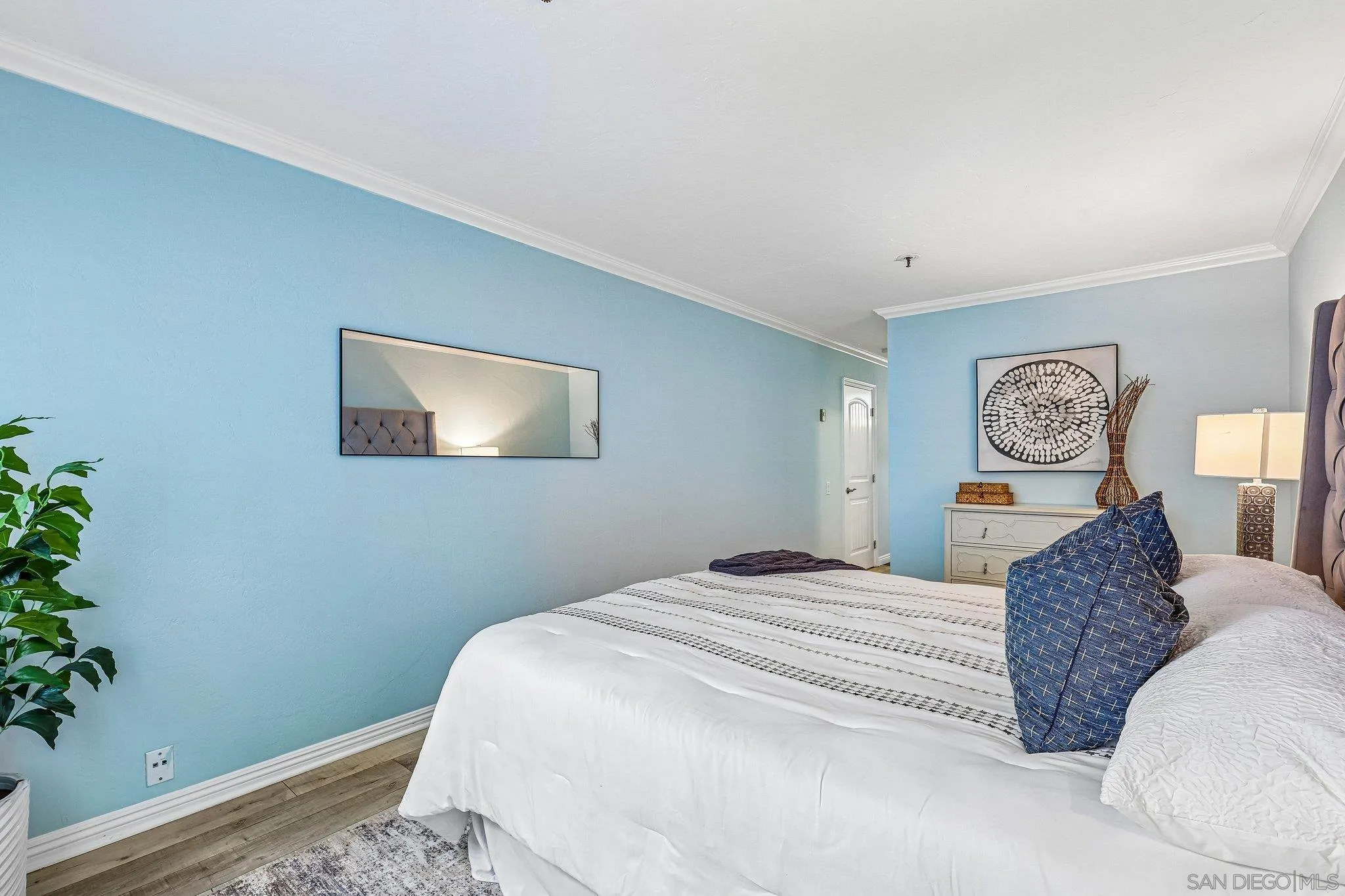 https://cdn.realtyfeed.com/cdn/127/260022358/76f941ea50dcf16ebbd7ed8d9bd159a2.webp