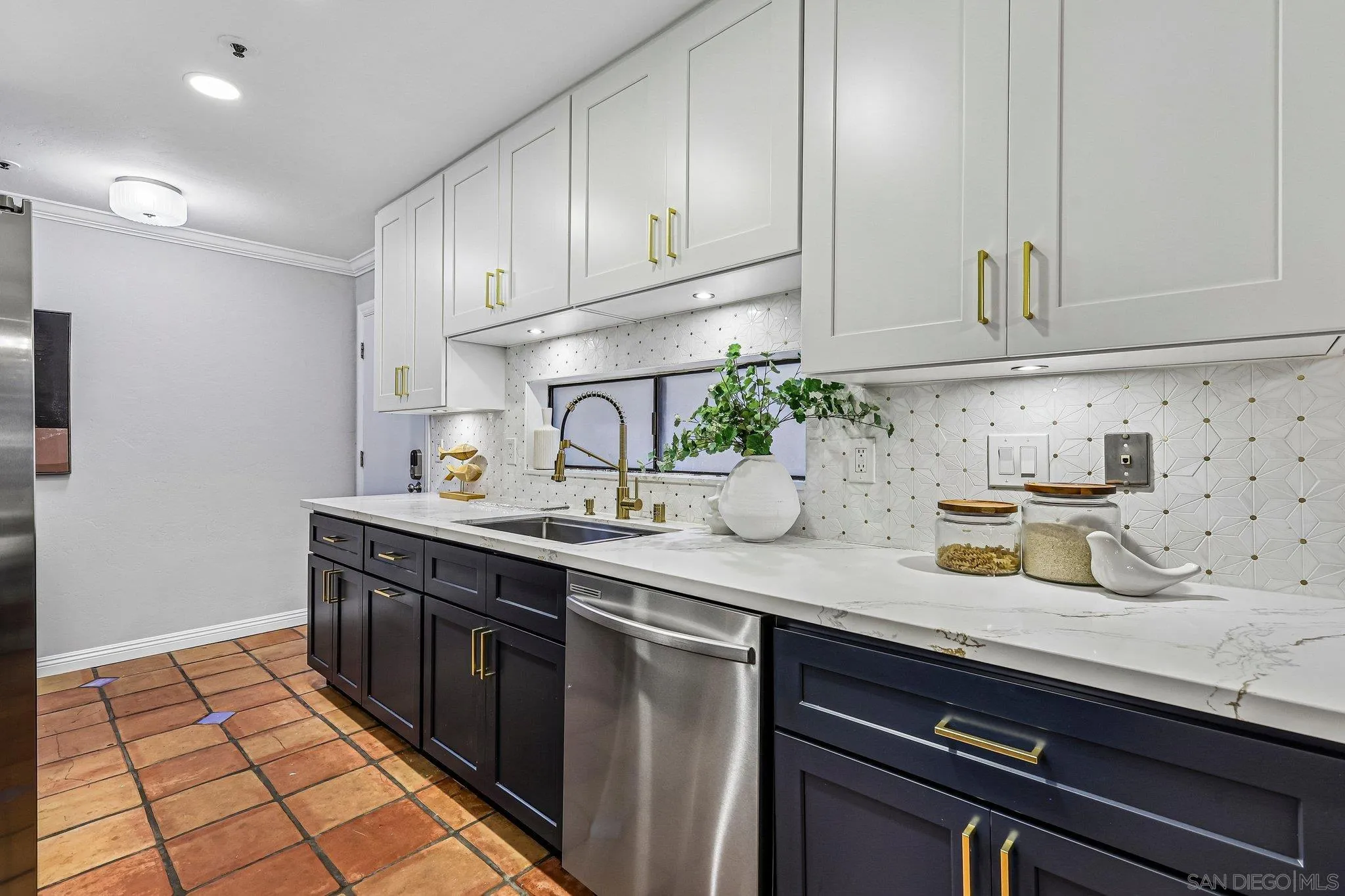 https://cdn.realtyfeed.com/cdn/127/260022358/7a38563145f5fdfd6b559782d7ce4f17.webp