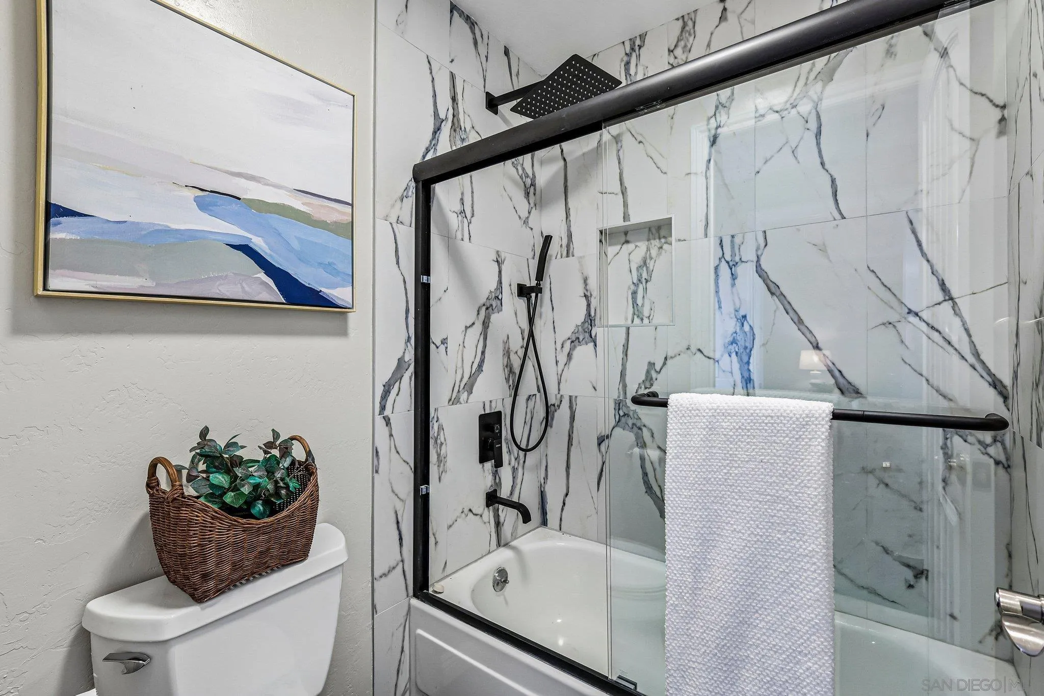 https://cdn.realtyfeed.com/cdn/127/260022358/7cd49778040a1a4394d735da6a78e91b.webp