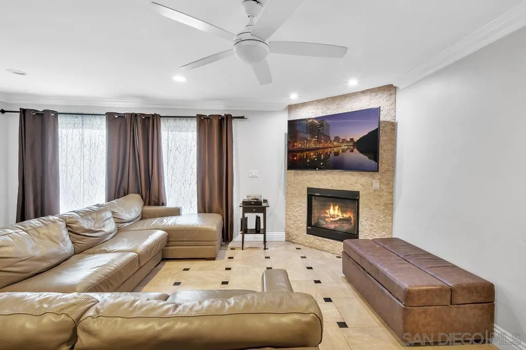 https://cdn.realtyfeed.com/cdn/127/260022361/df8d0c348d3eae86763d7555a5aeee62.webp