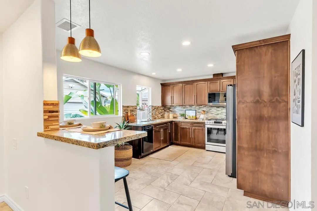 https://cdn.realtyfeed.com/cdn/127/260022365/2c05e76f59af1d1d19289523e68035d7.webp
