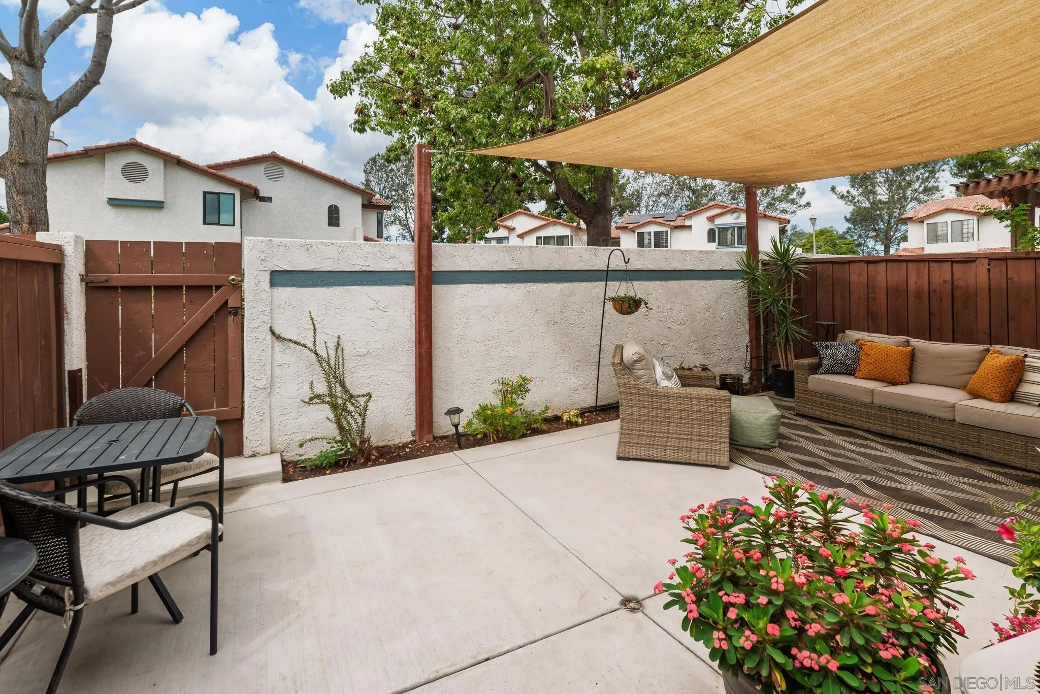 https://cdn.realtyfeed.com/cdn/127/260022367/52101f7b063621746472c1e595037d7b.webp