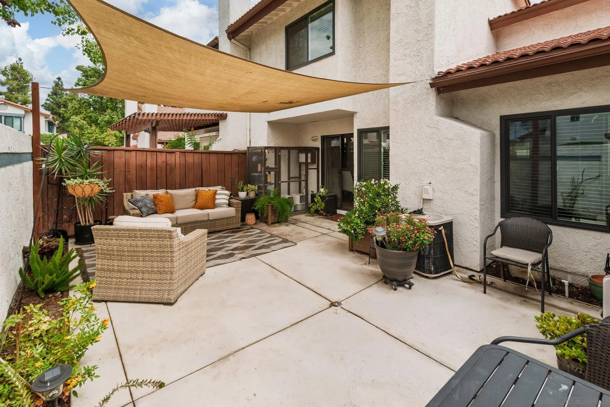 https://cdn.realtyfeed.com/cdn/127/260022367/bddac581e4fbbe590a44ead2e3aa1c5d.webp