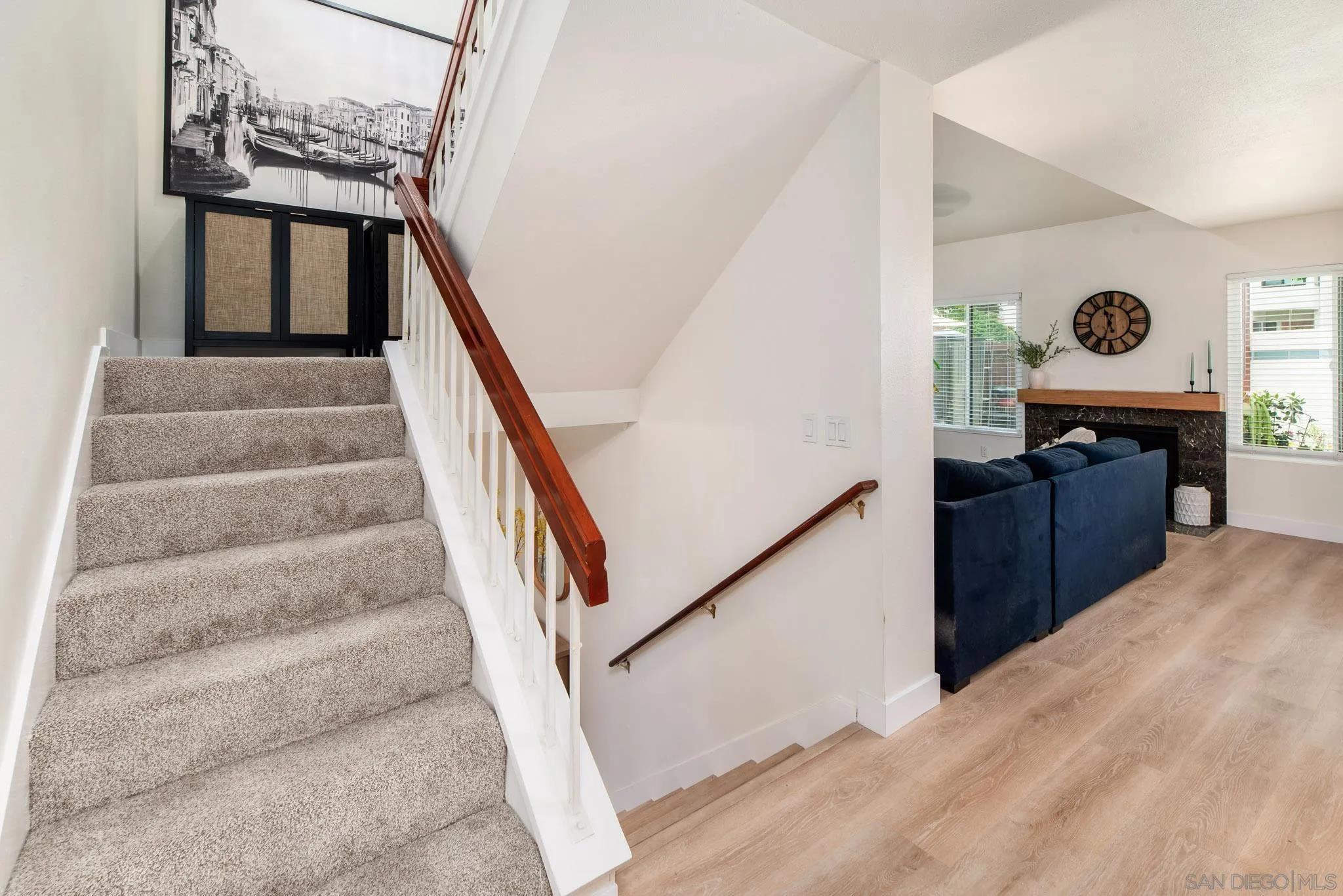 https://cdn.realtyfeed.com/cdn/127/260022367/e877eeb8df8c71fe4bfe98e53f093534.webp