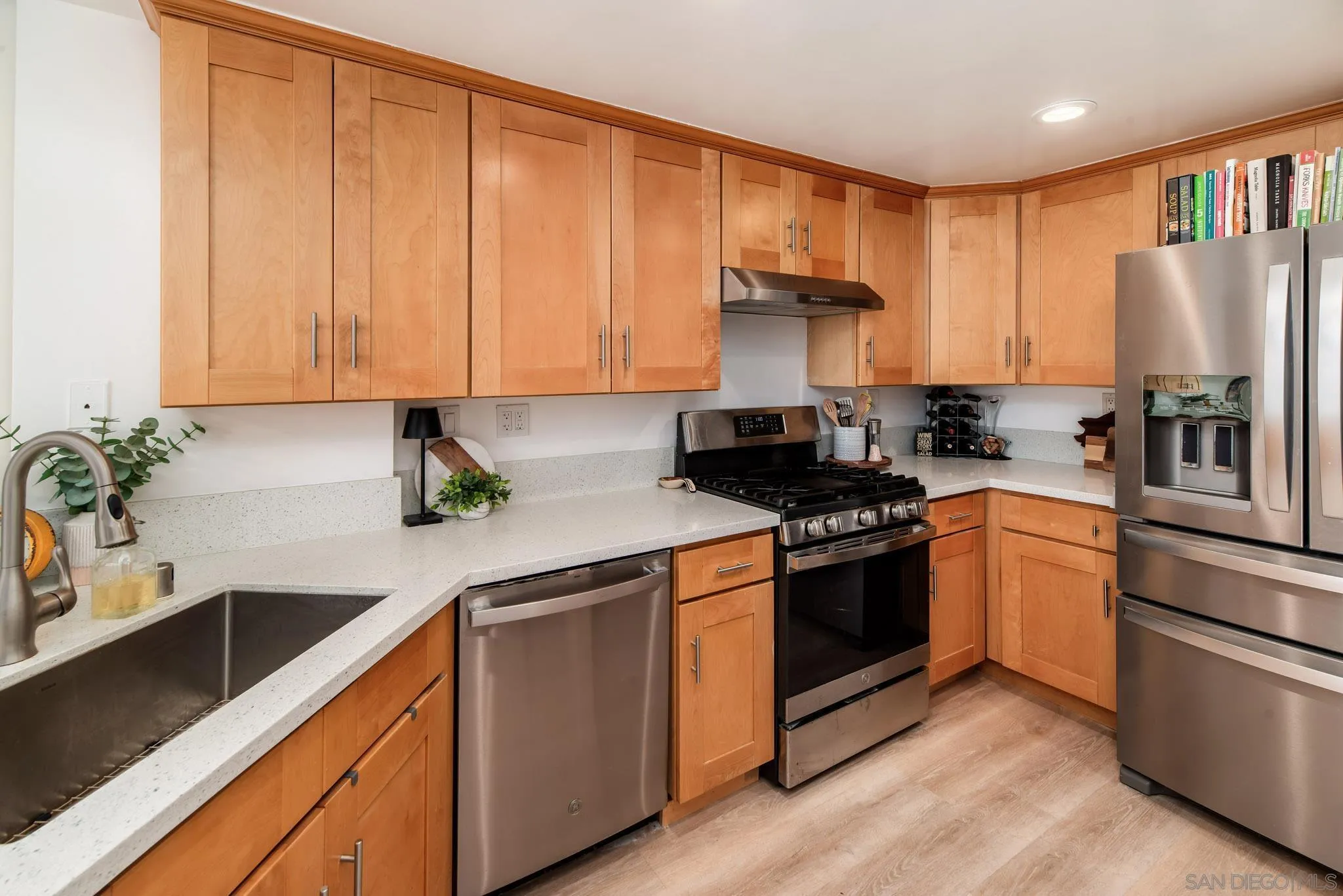 https://cdn.realtyfeed.com/cdn/127/260022367/f135cbcc2e25cb9688a73581ffa7e7c2.webp