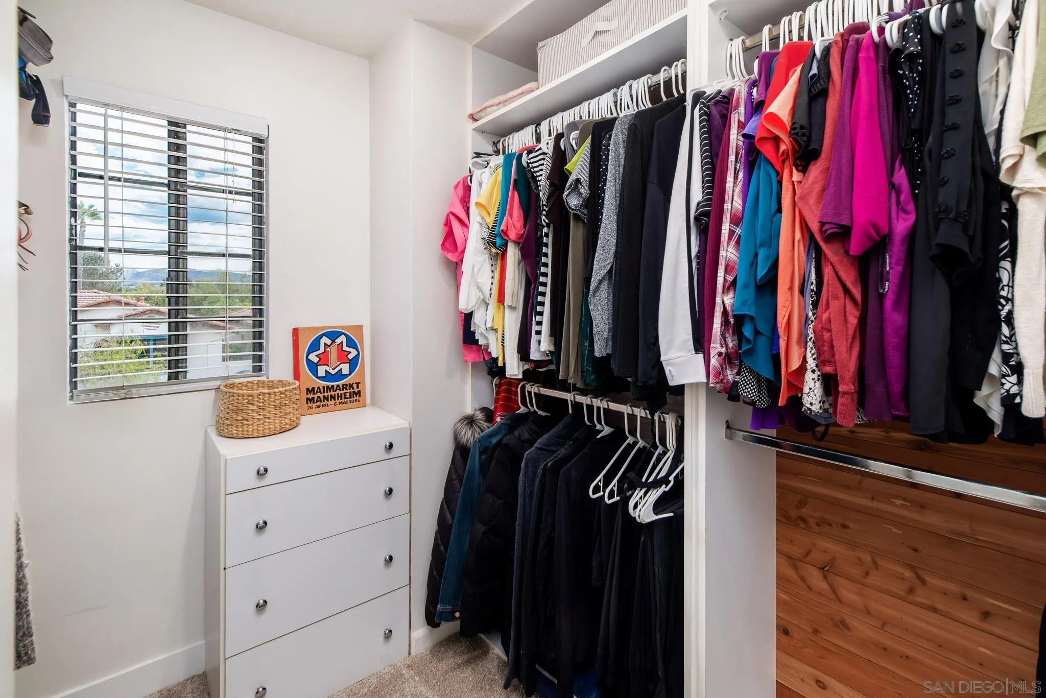 https://cdn.realtyfeed.com/cdn/127/260022367/f6ef602462f80c29838691a718a2a581.webp