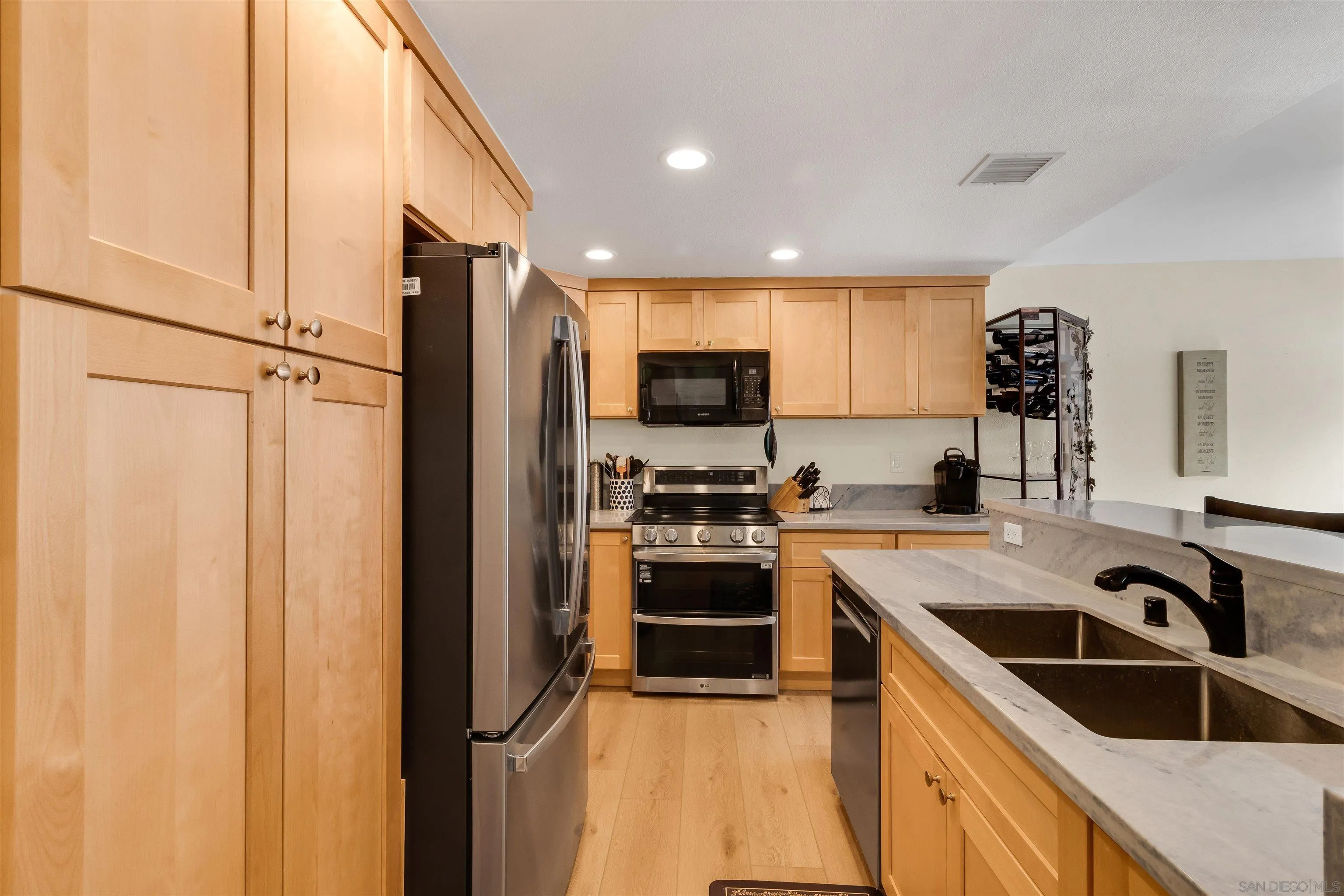 https://cdn.realtyfeed.com/cdn/127/260022369/010a3956ce094e45a1c38510c3b8cf1c.webp
