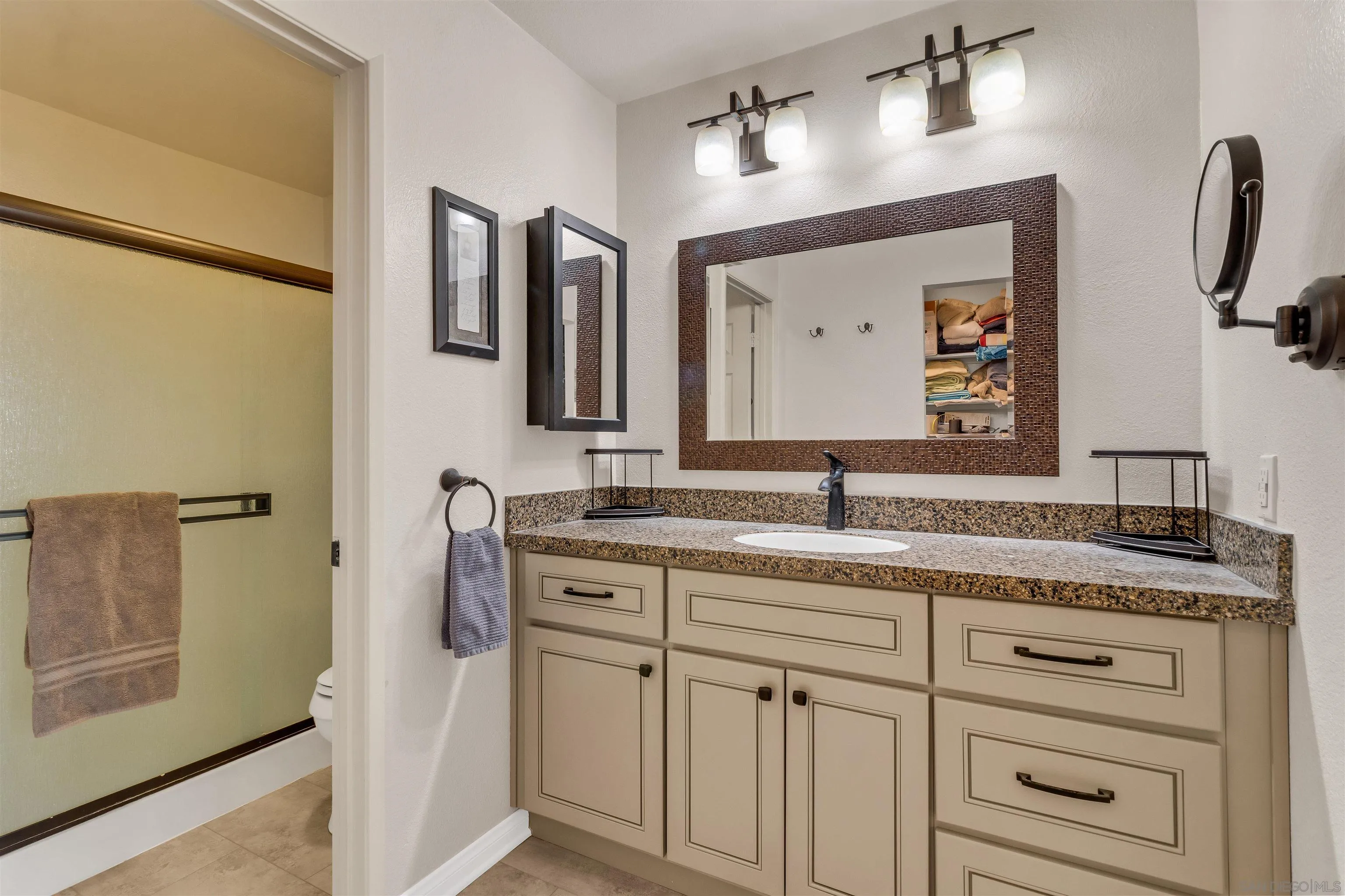 https://cdn.realtyfeed.com/cdn/127/260022369/5ced29ca7b7e122607bea487bd502400.webp