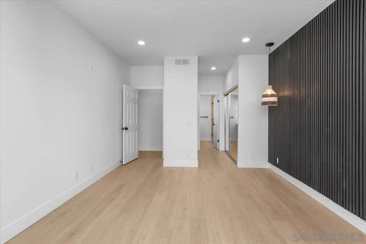 https://cdn.realtyfeed.com/cdn/127/260022374/64b7f5ec6a247081eaa83959fd8ab5cc.webp
